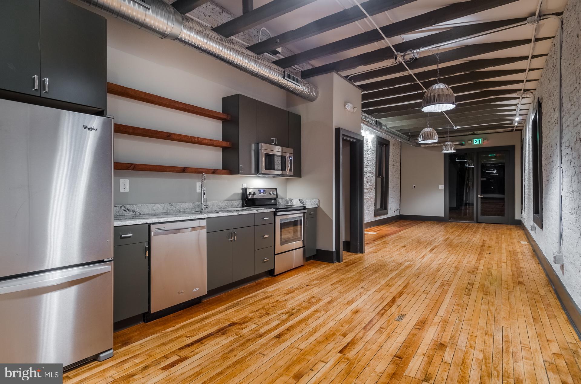 CANTON - Commercial Lease