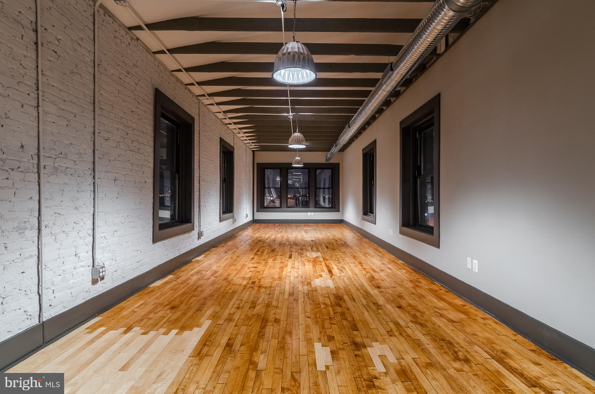 CANTON - Commercial Lease