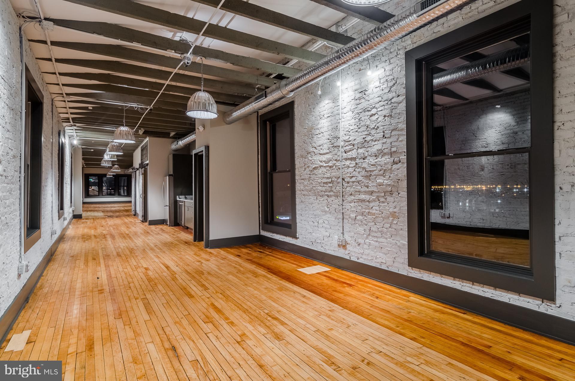 CANTON - Commercial Lease