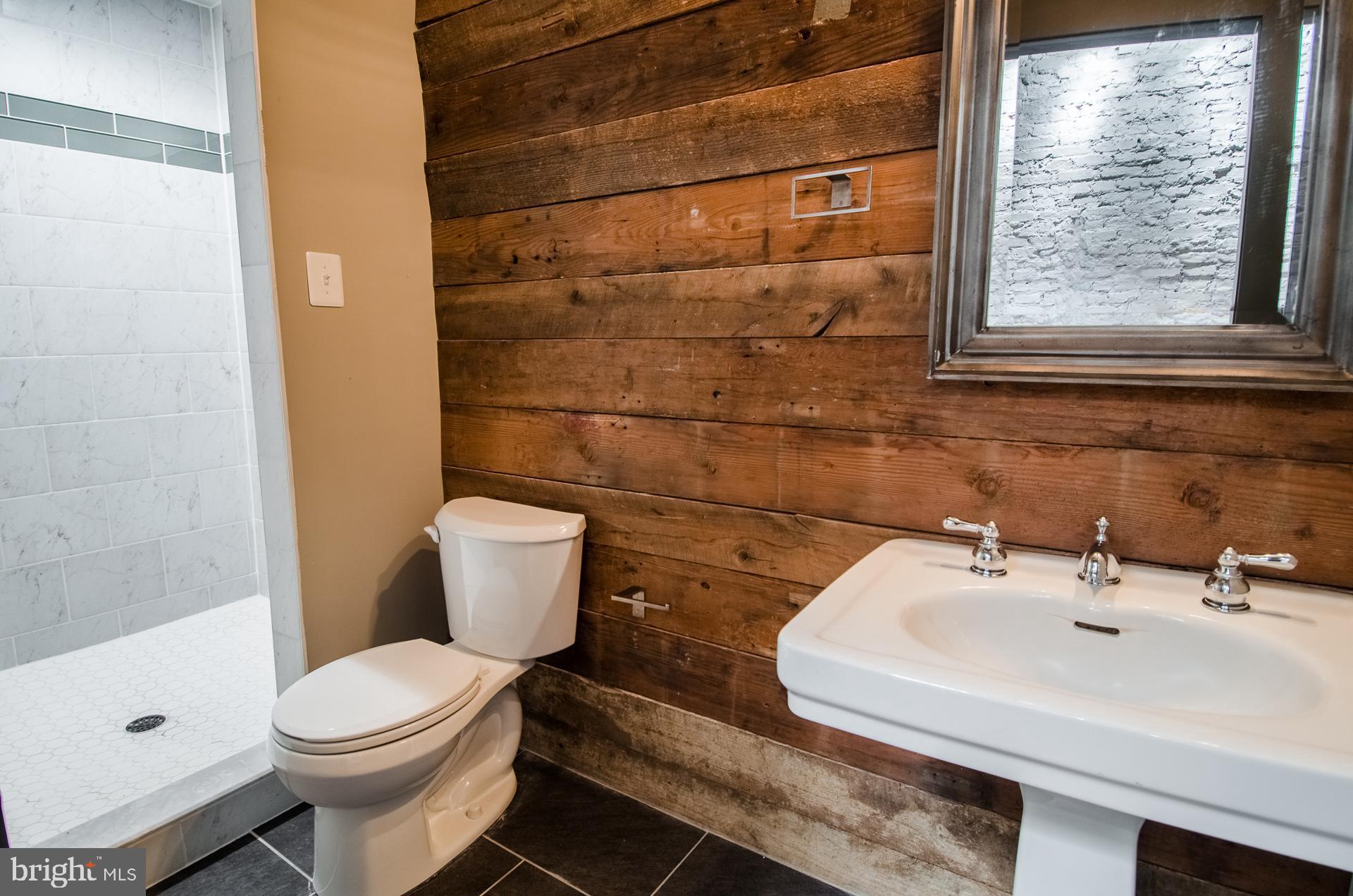 CANTON - Commercial Lease