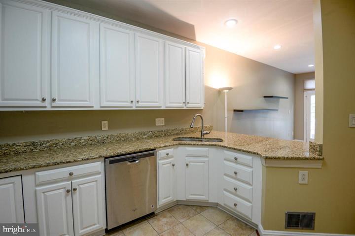 VIRGINIA CENTER - Residential Lease