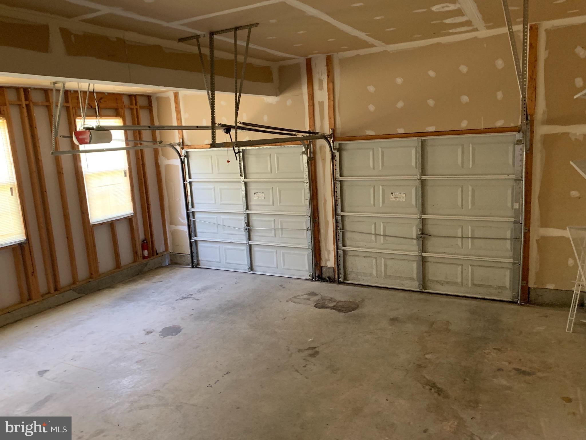 BLUE SPRING FARM - Residential Lease