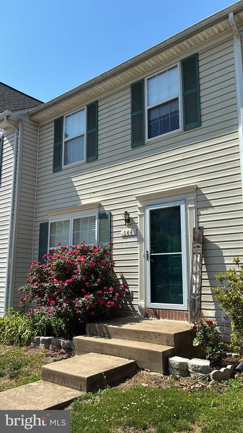 Photo of 544 Highland Towne Lane, WARRENTON, VA 20186 (MLS # VAFQ2022118)