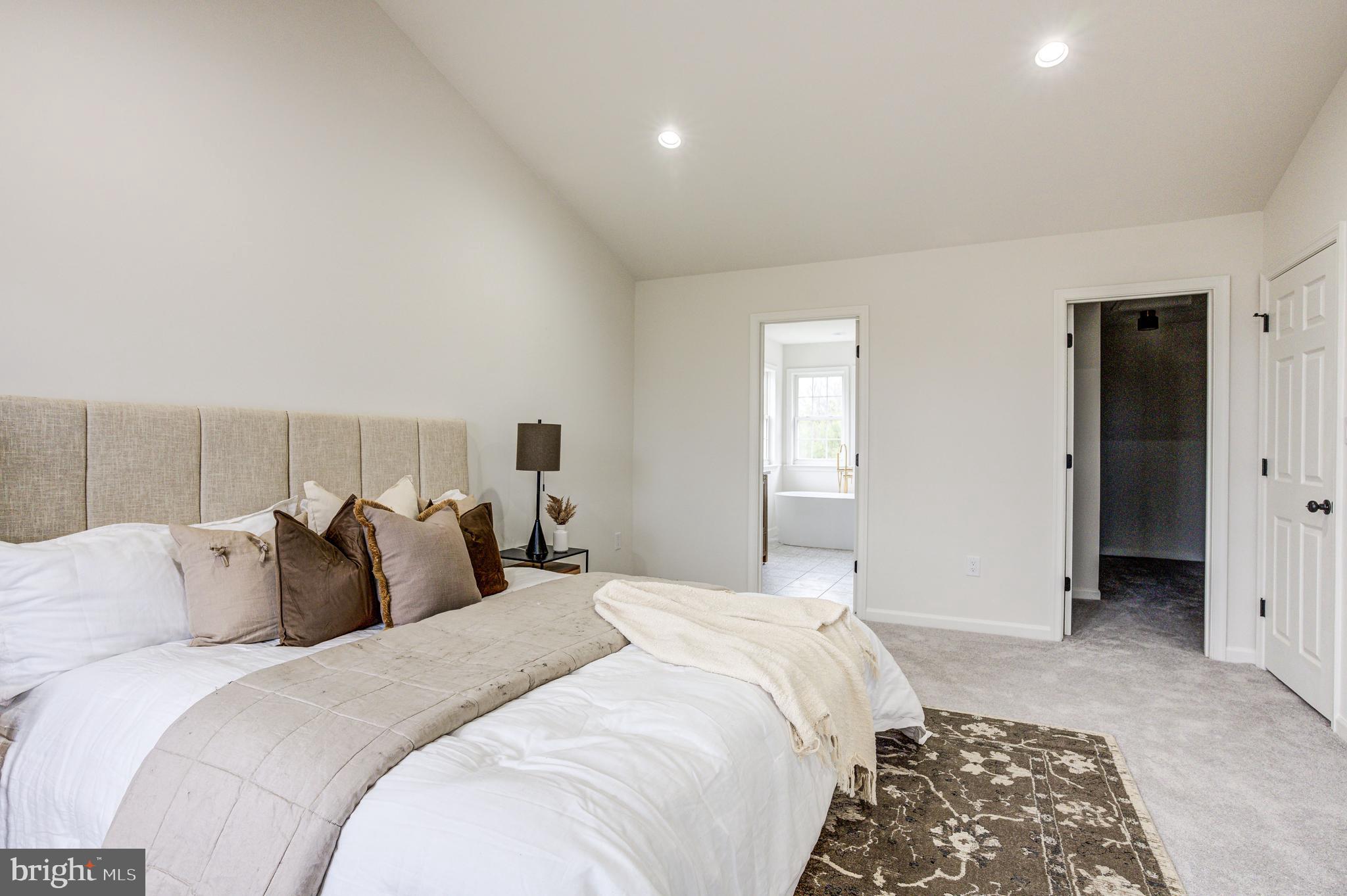 MAHOGANY PARK - Residential