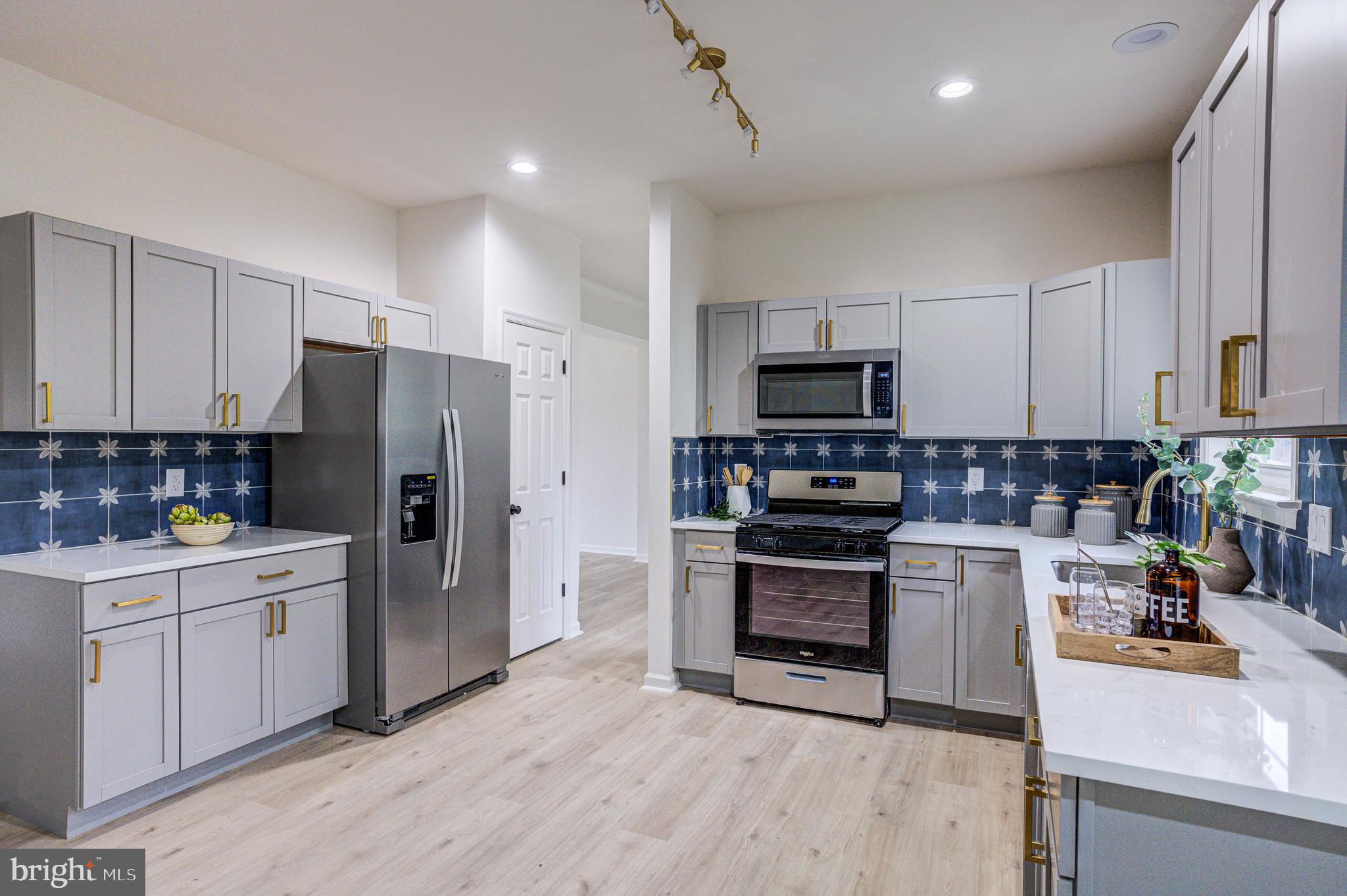 MAHOGANY PARK - Residential