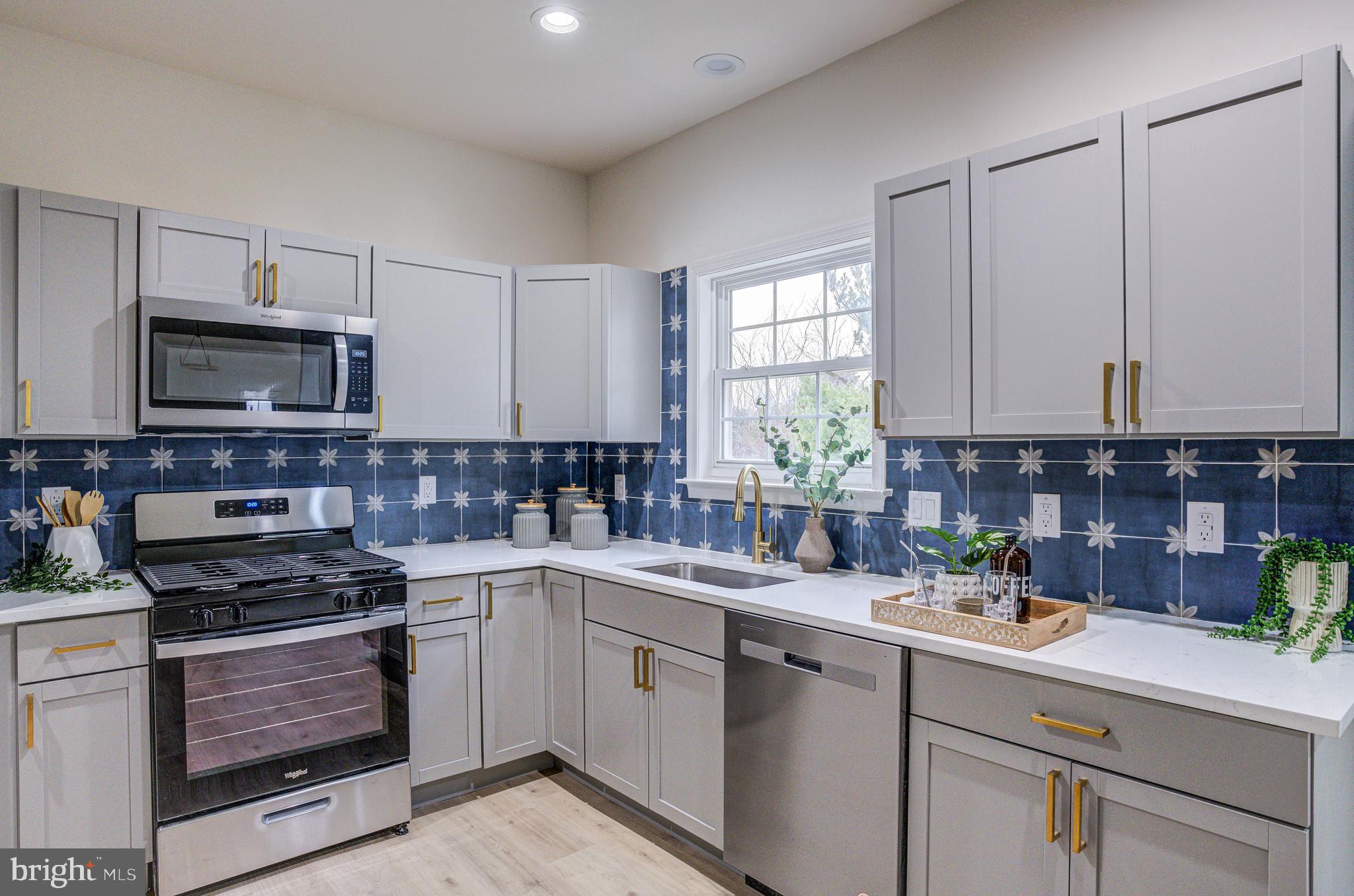 MAHOGANY PARK - Residential