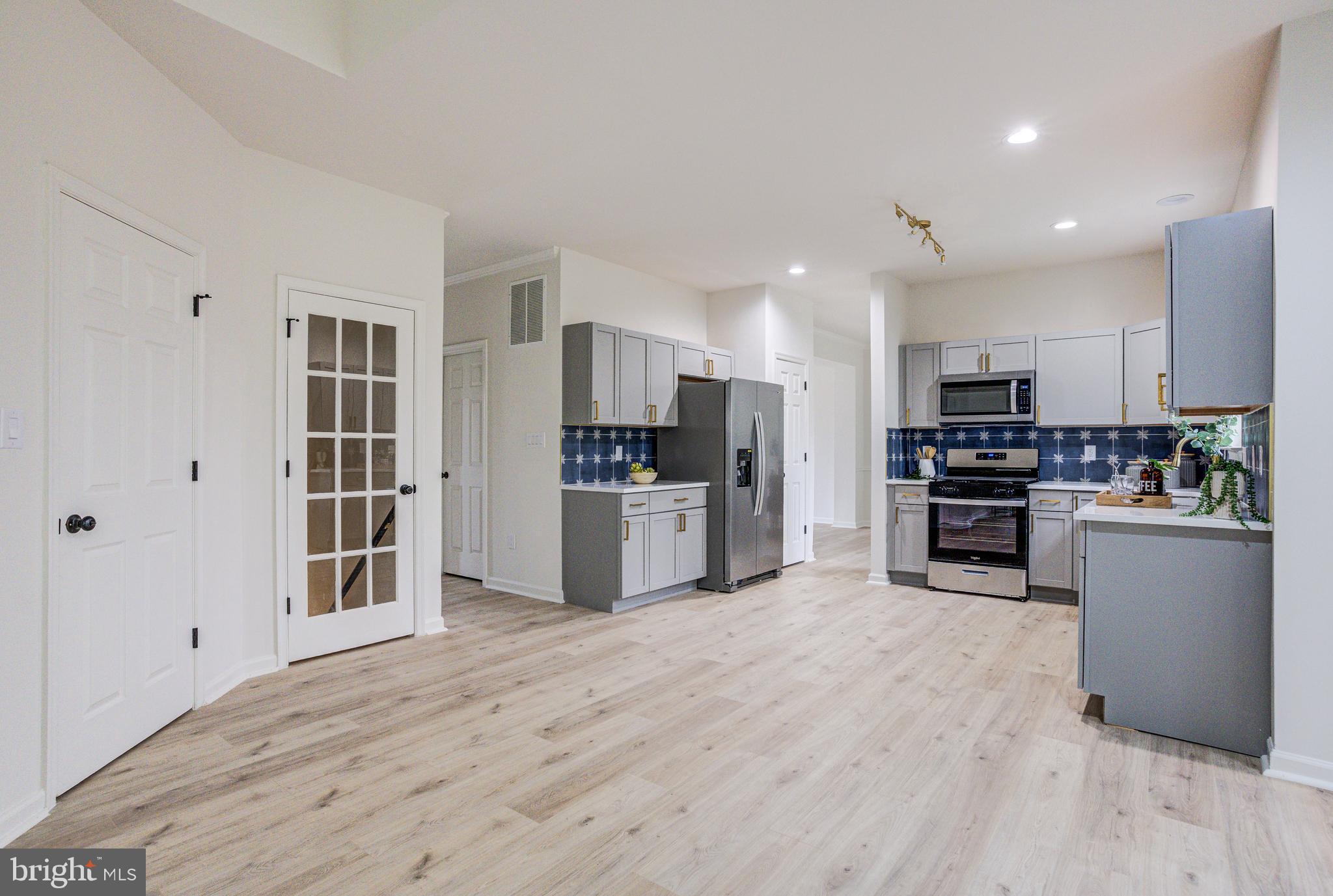 MAHOGANY PARK - Residential