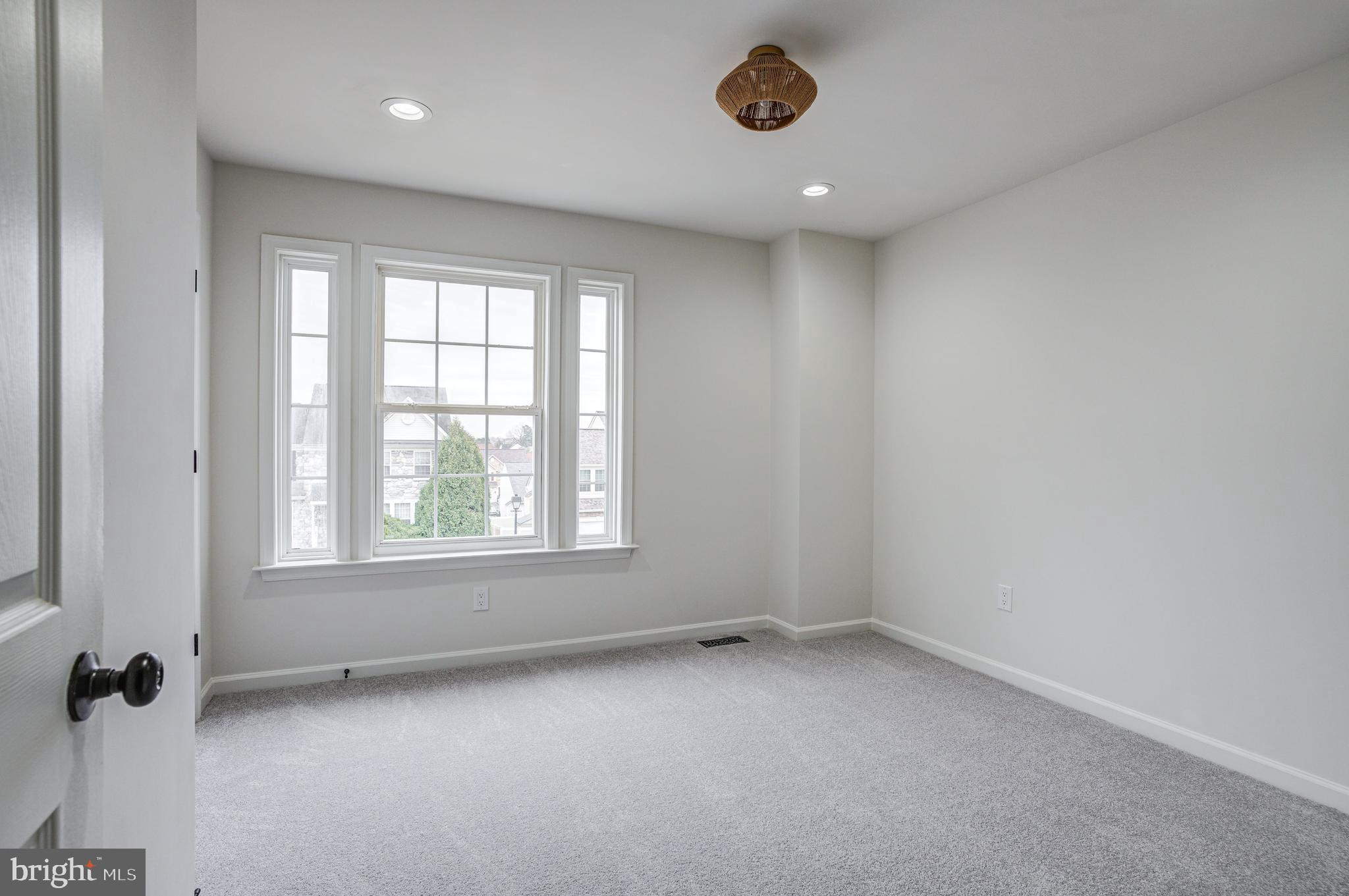 MAHOGANY PARK - Residential