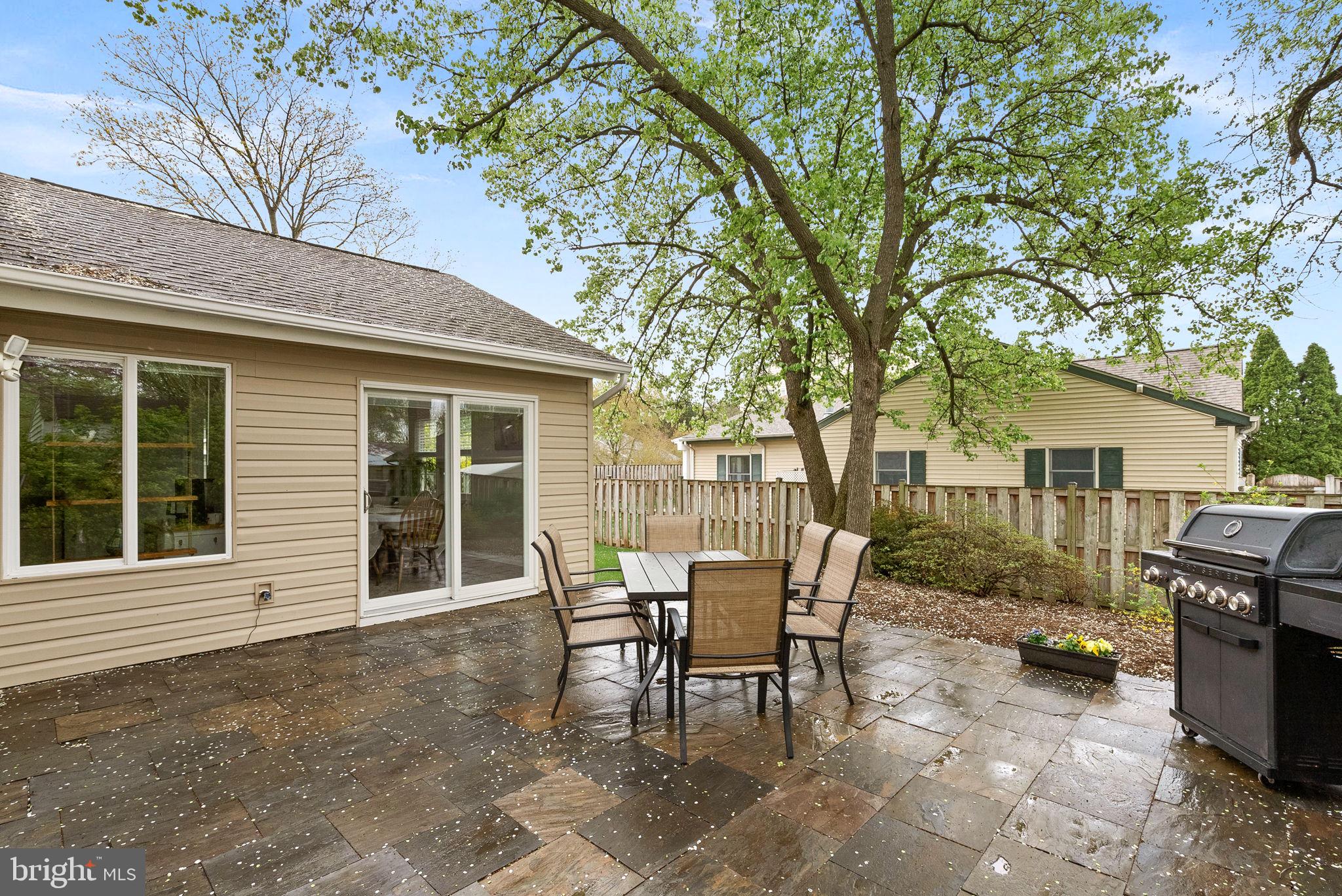 OAK TREE - Residential