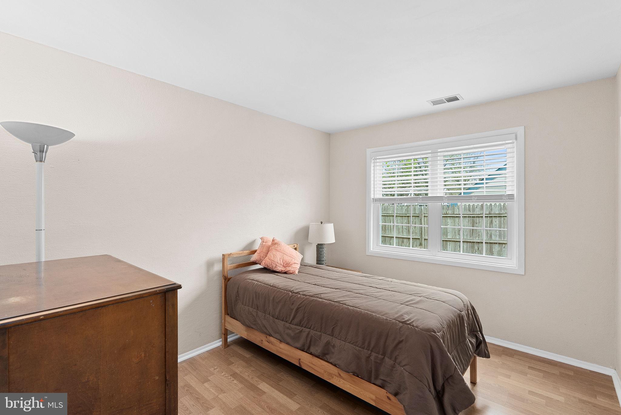 OAK TREE - Residential