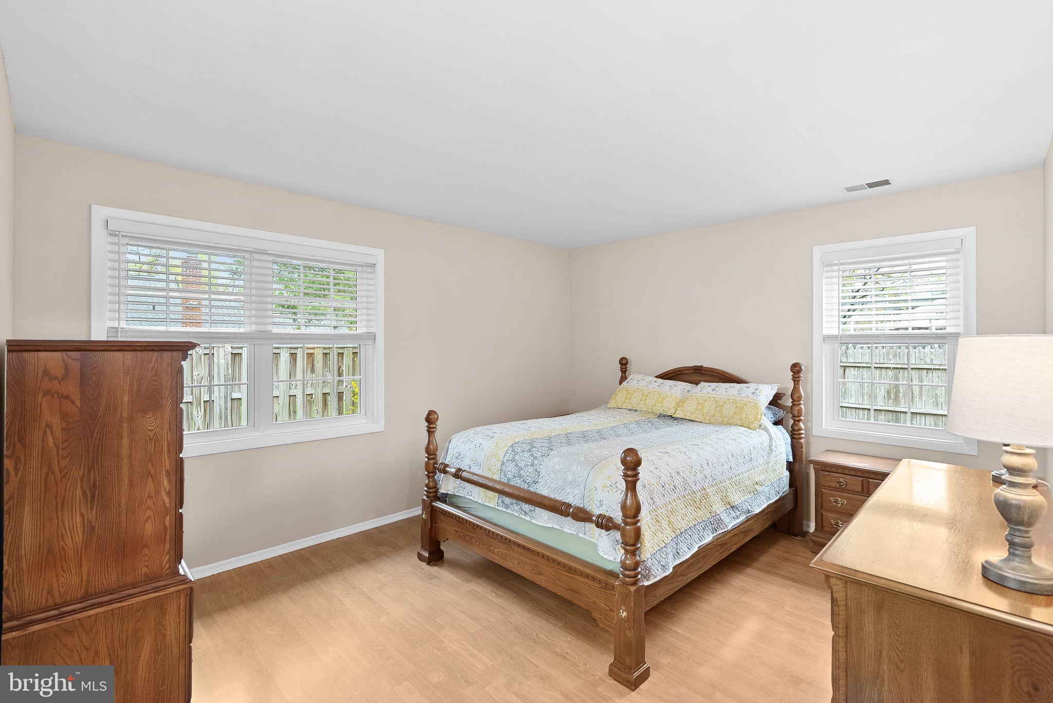 OAK TREE - Residential