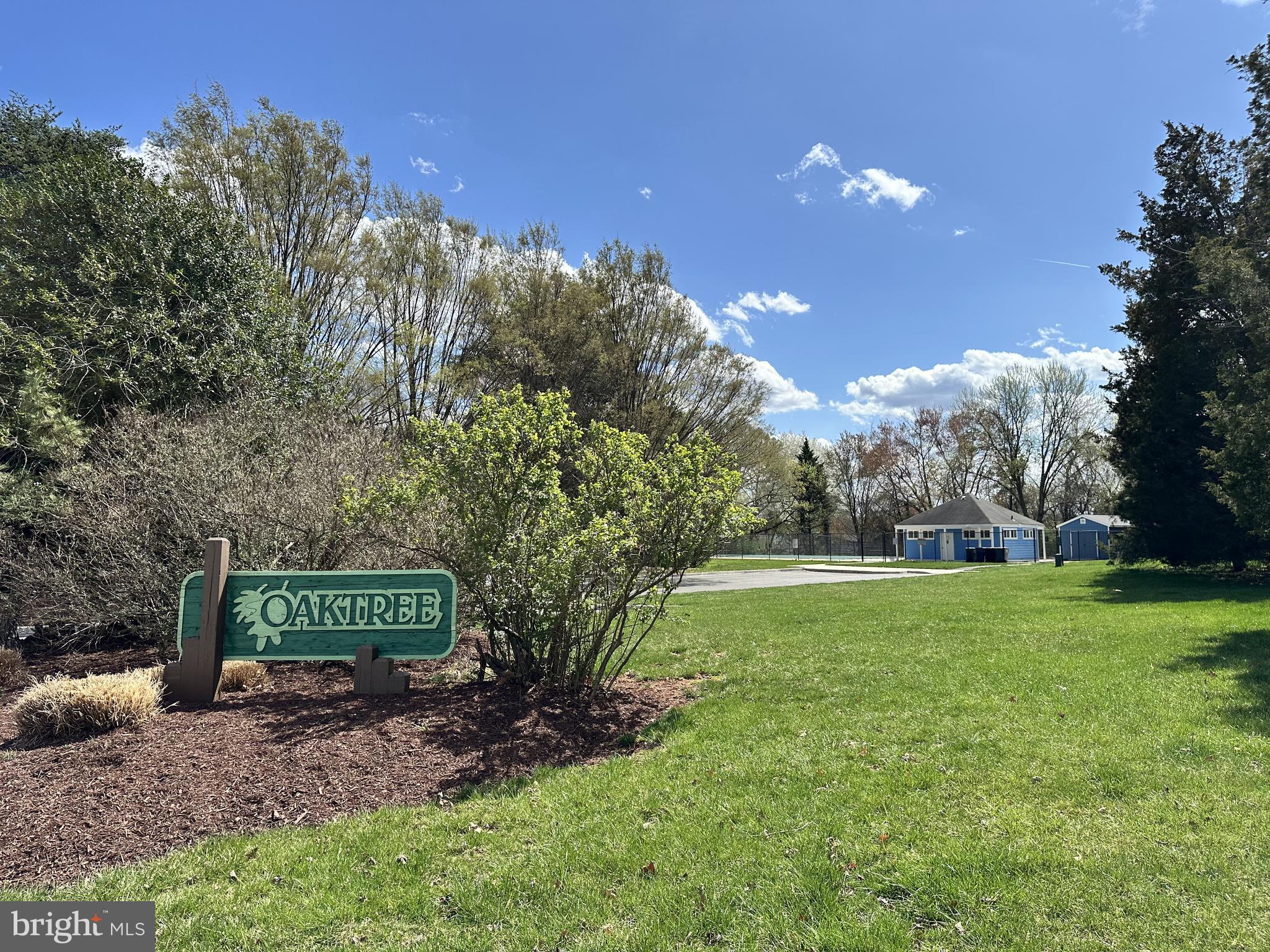 OAK TREE - Residential