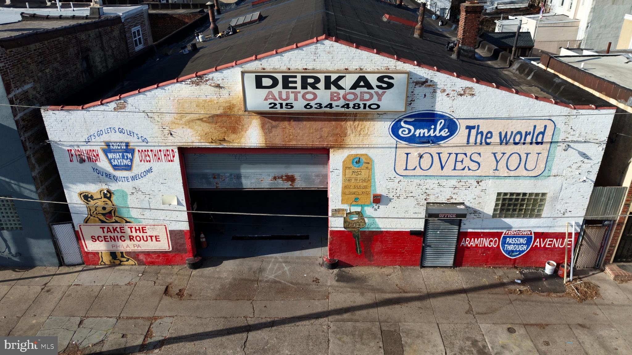 Main image without alt text