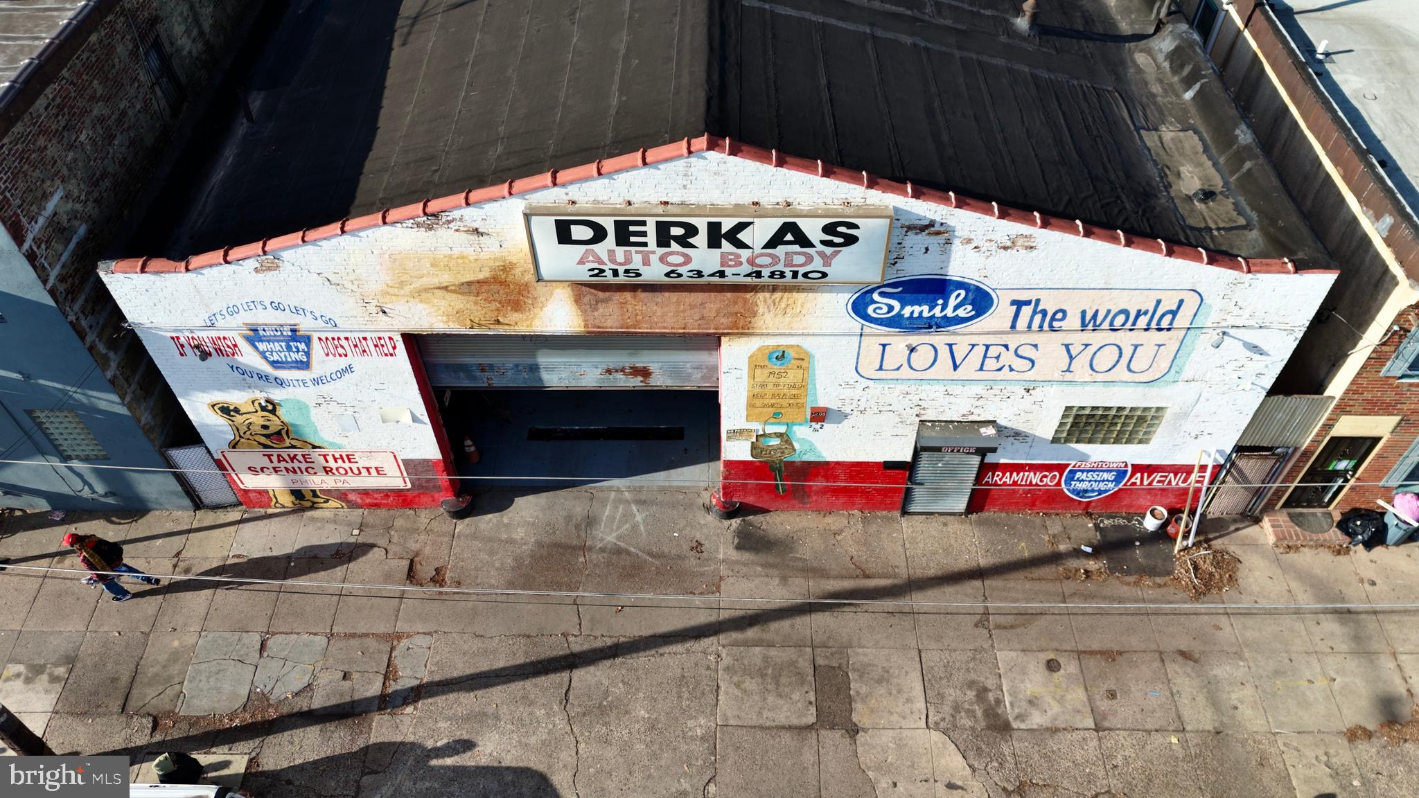 Main image without alt text