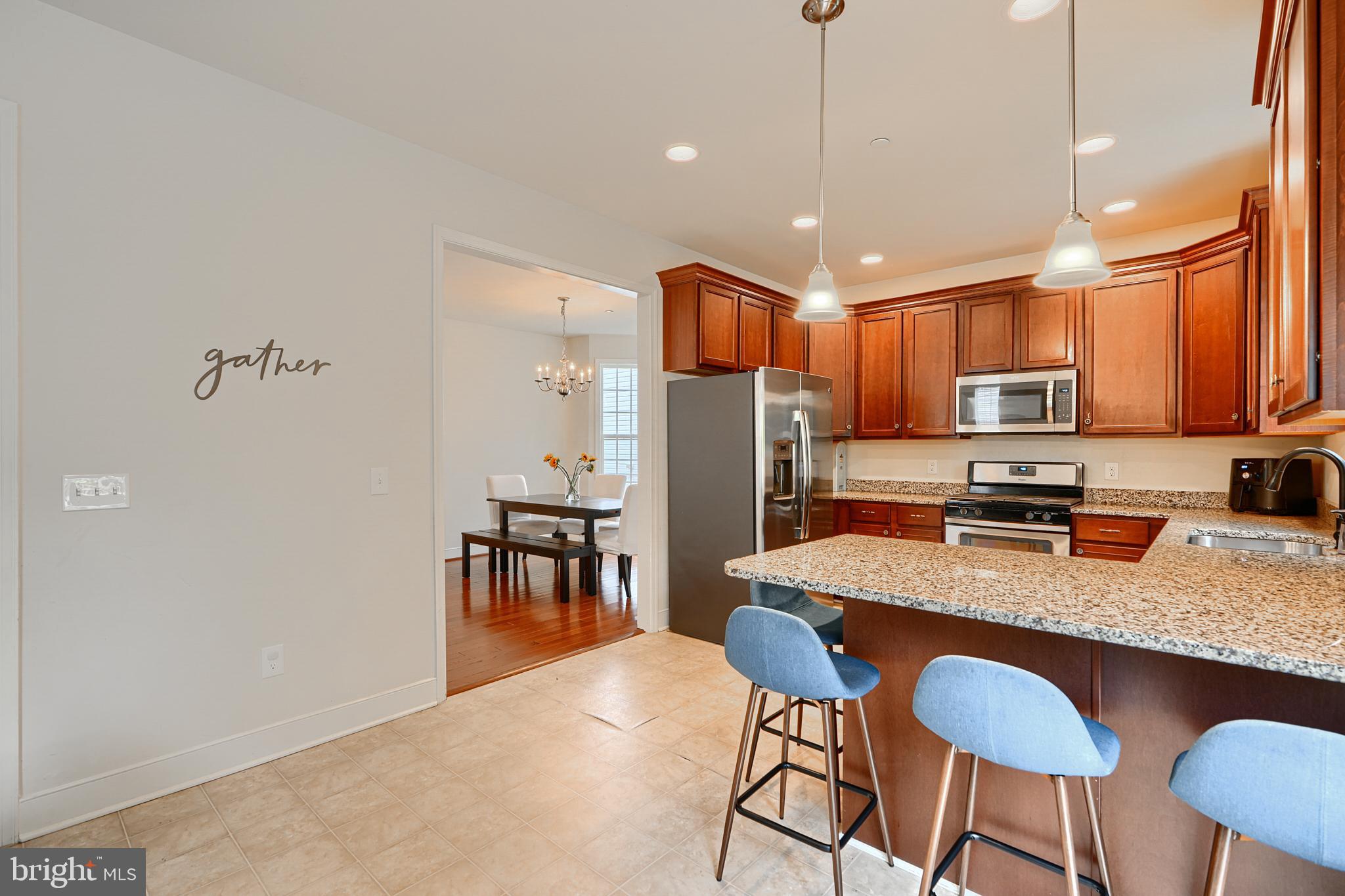 FIELDSTONE MANOR CONDO - Residential