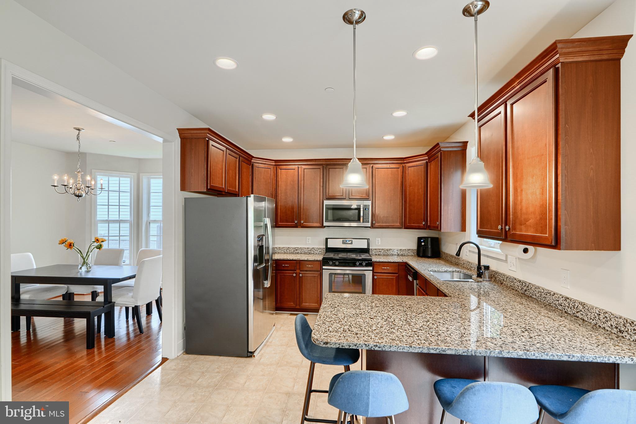 FIELDSTONE MANOR CONDO - Residential