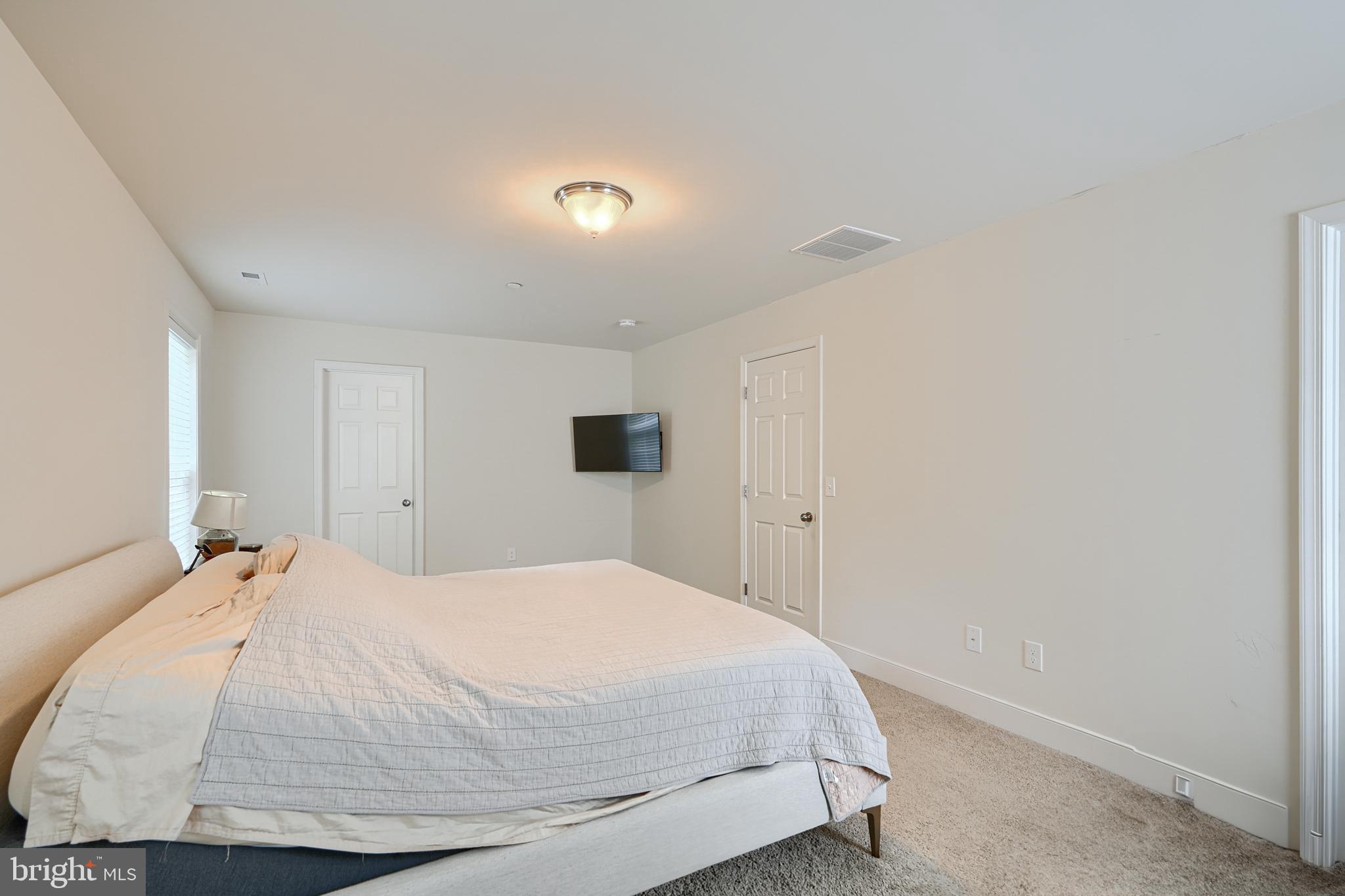 FIELDSTONE MANOR CONDO - Residential