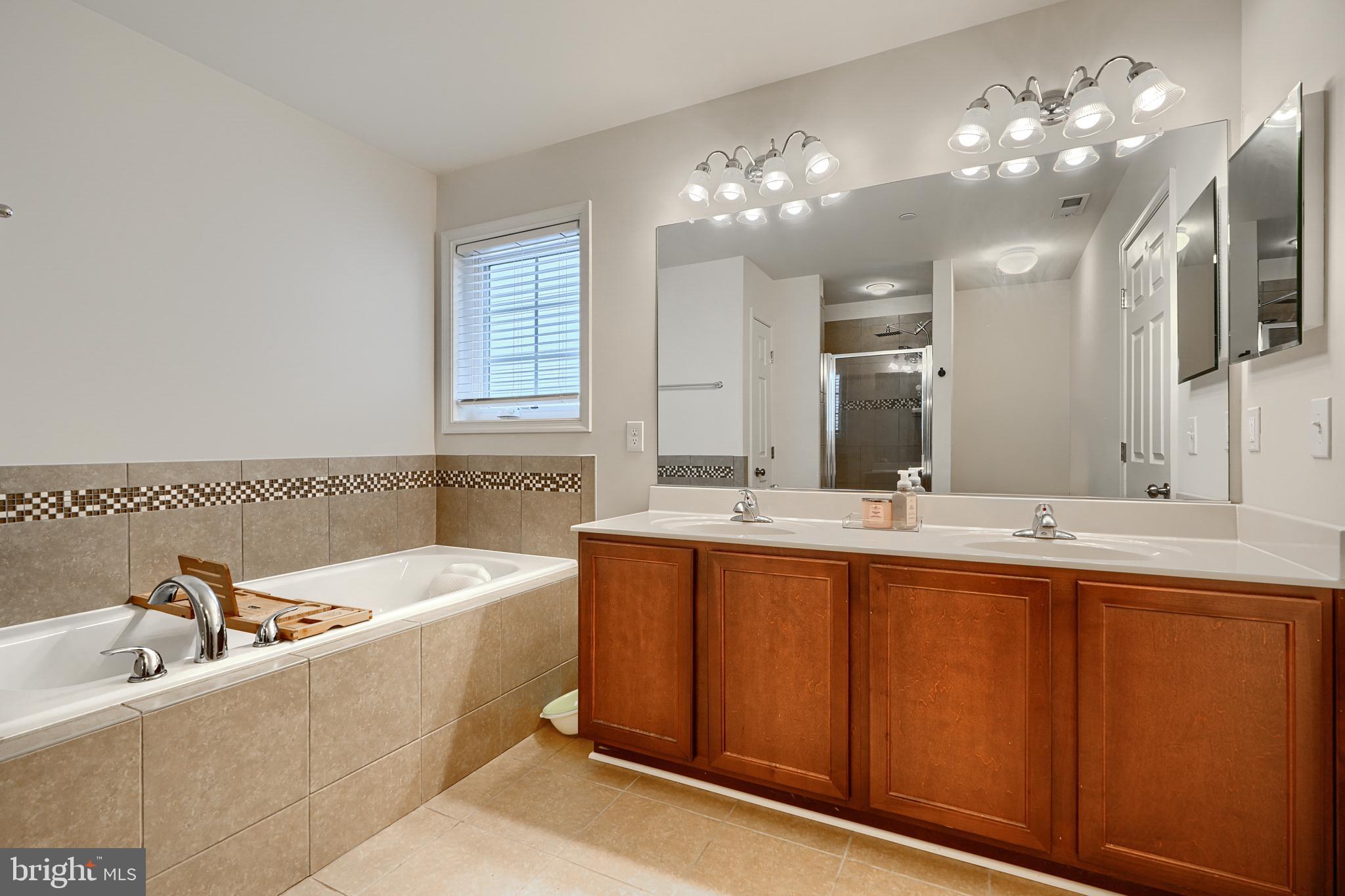 FIELDSTONE MANOR CONDO - Residential