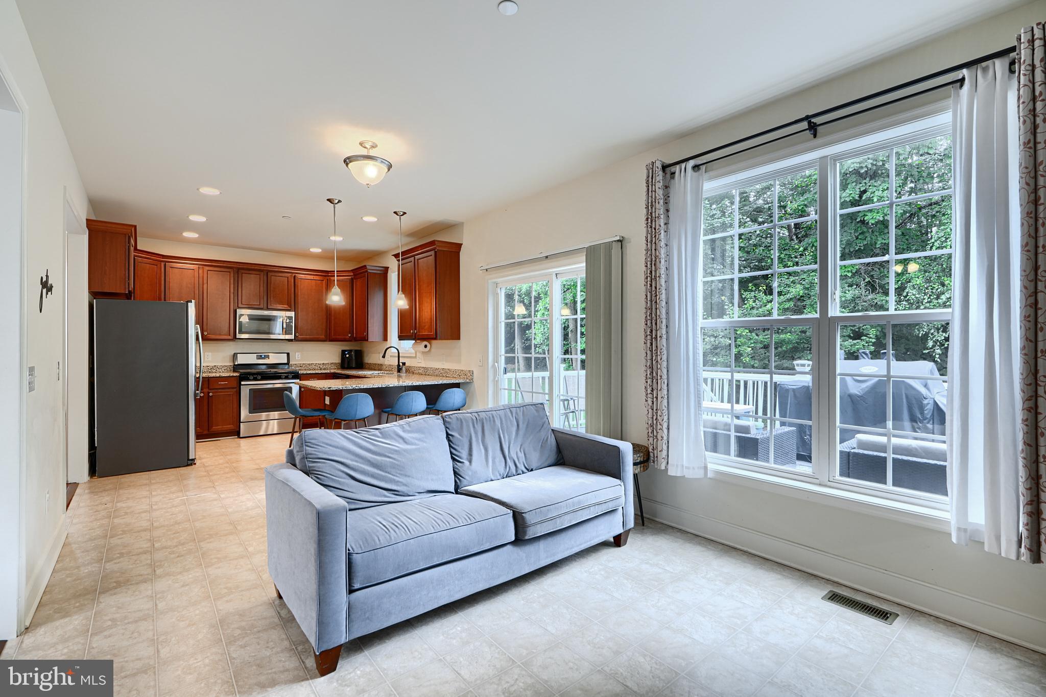 FIELDSTONE MANOR CONDO - Residential