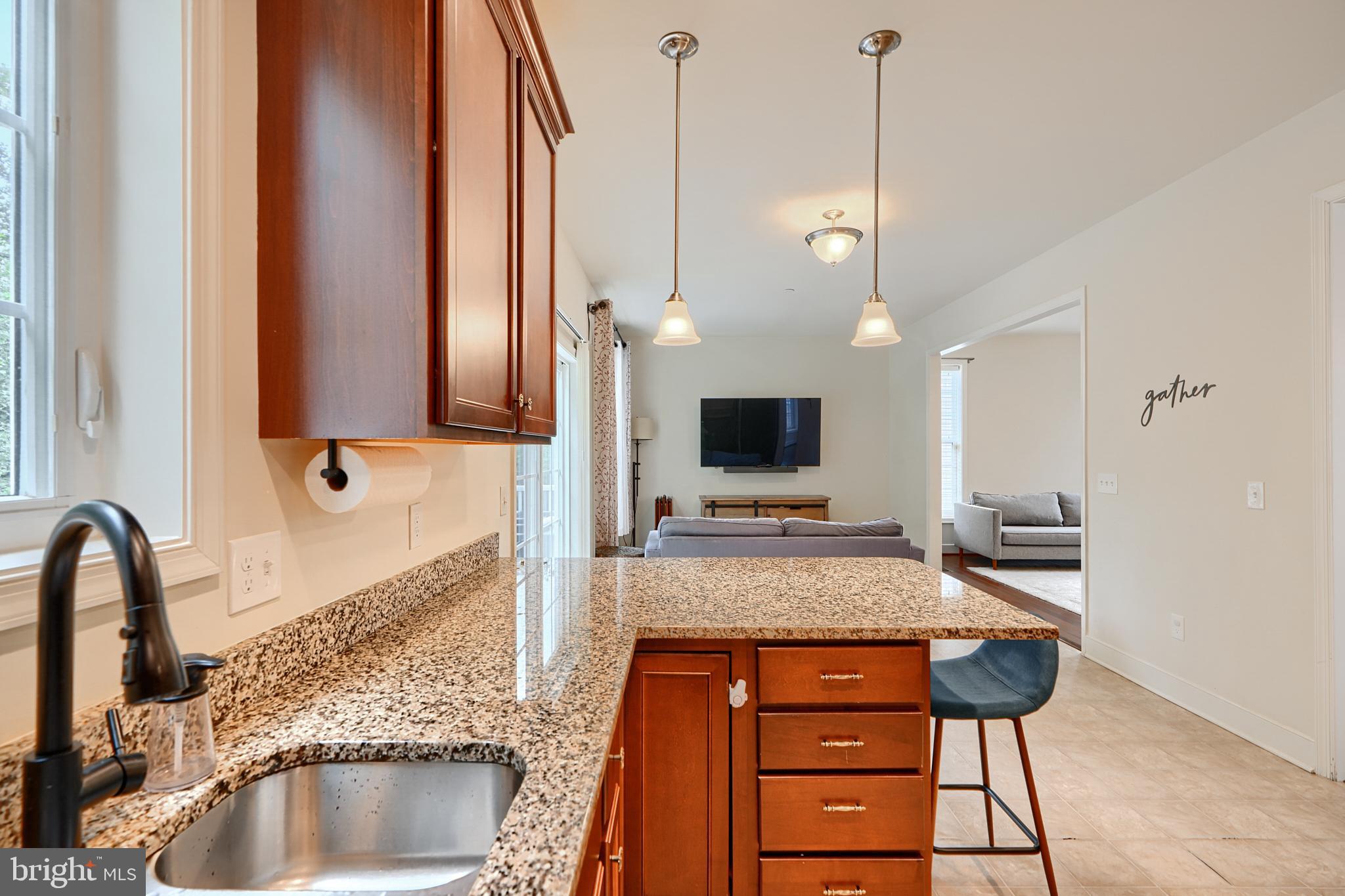 FIELDSTONE MANOR CONDO - Residential