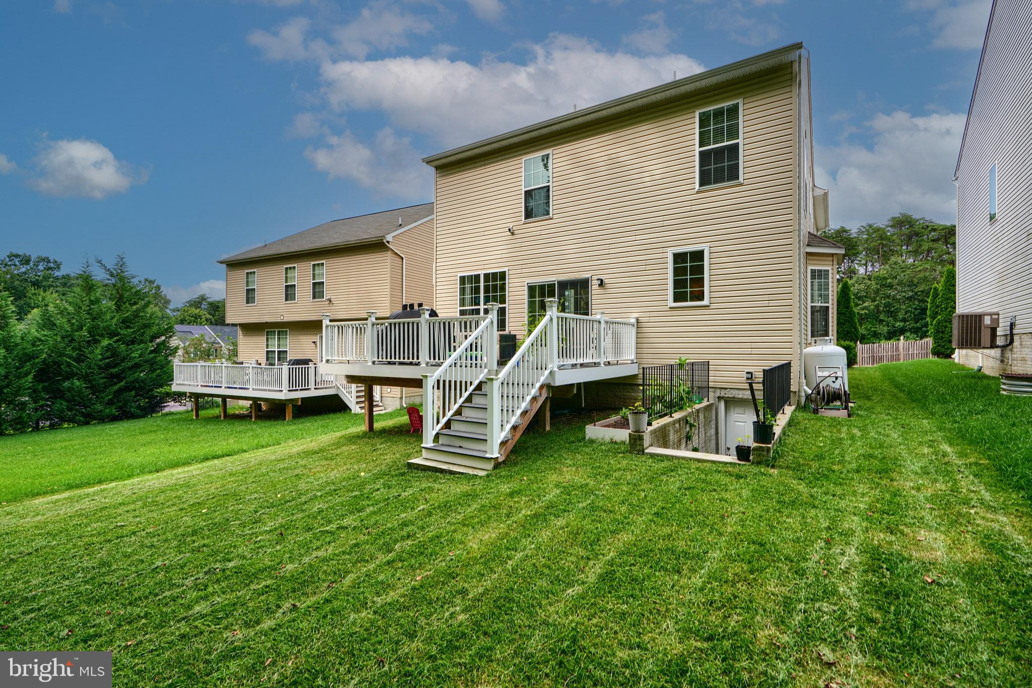 FIELDSTONE MANOR CONDO - Residential