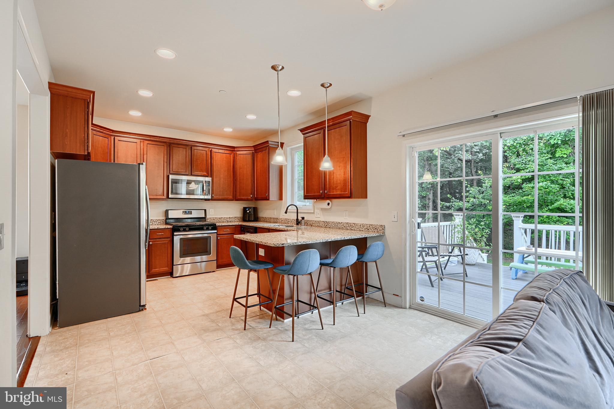 FIELDSTONE MANOR CONDO - Residential