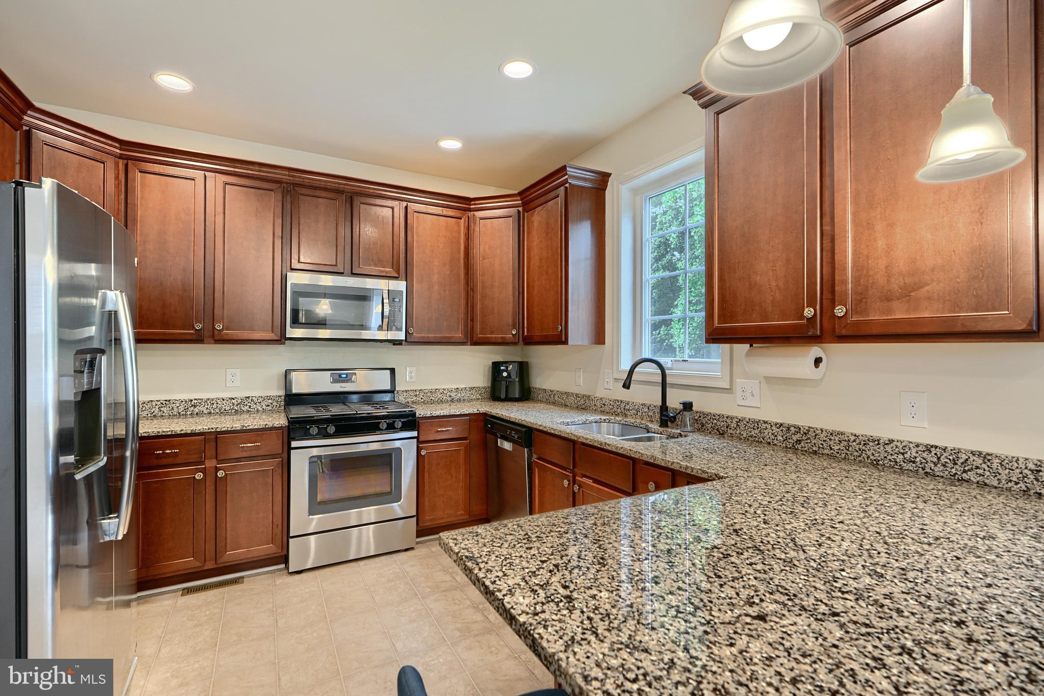 FIELDSTONE MANOR CONDO - Residential