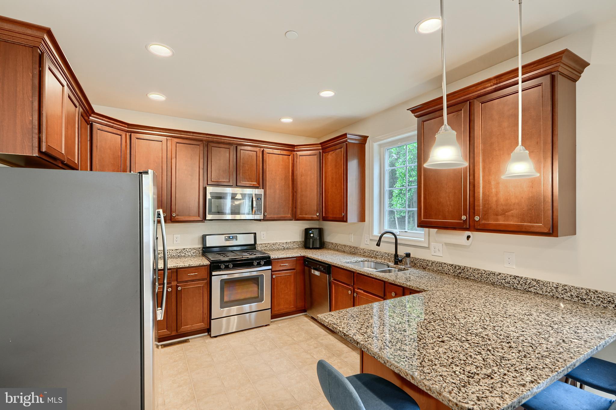 FIELDSTONE MANOR CONDO - Residential