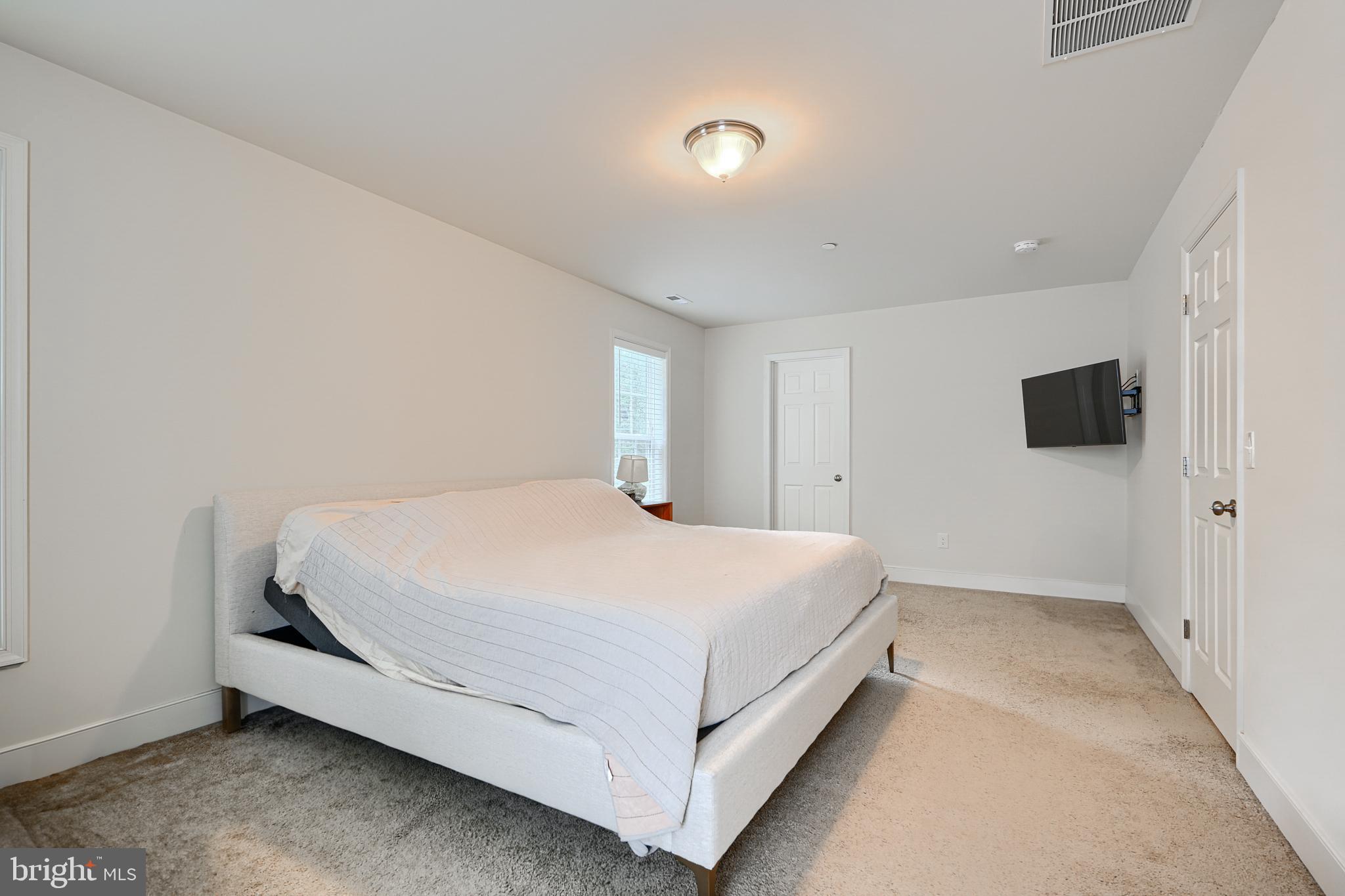 FIELDSTONE MANOR CONDO - Residential