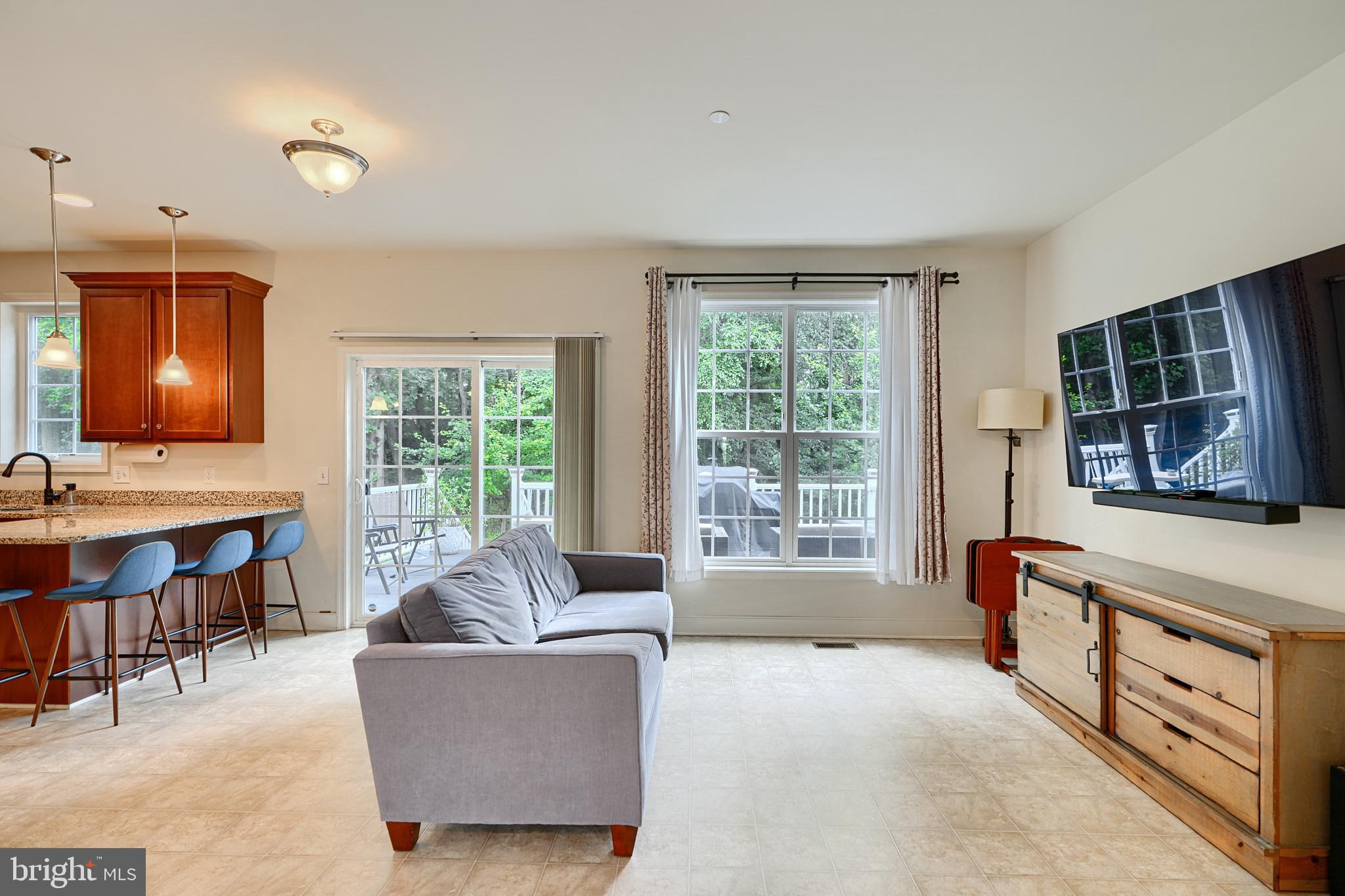 FIELDSTONE MANOR CONDO - Residential
