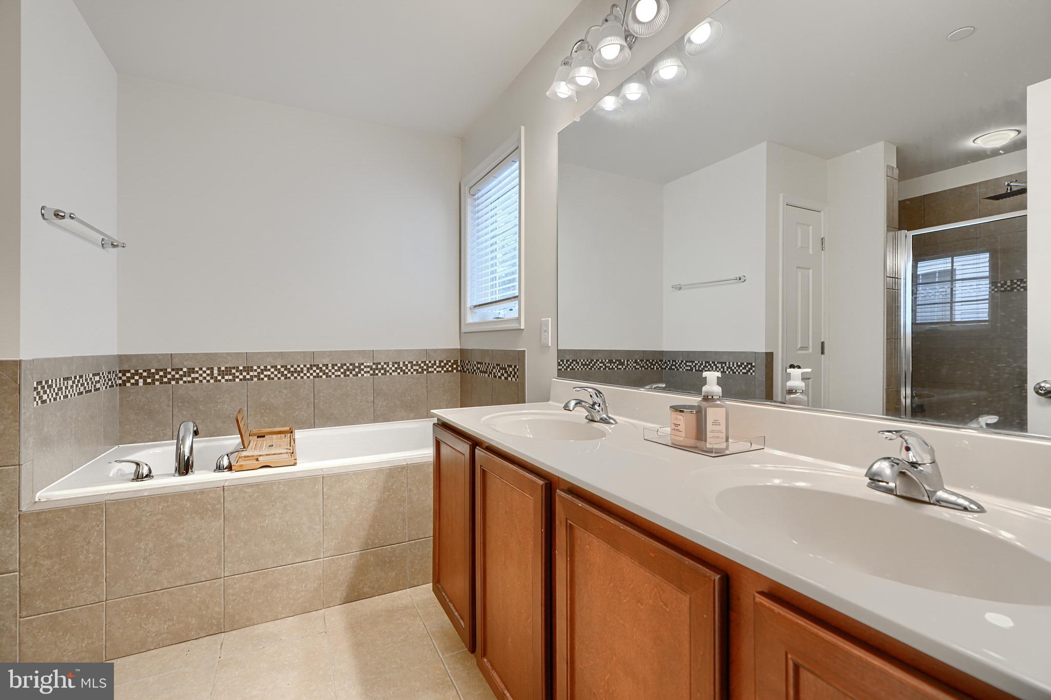 FIELDSTONE MANOR CONDO - Residential