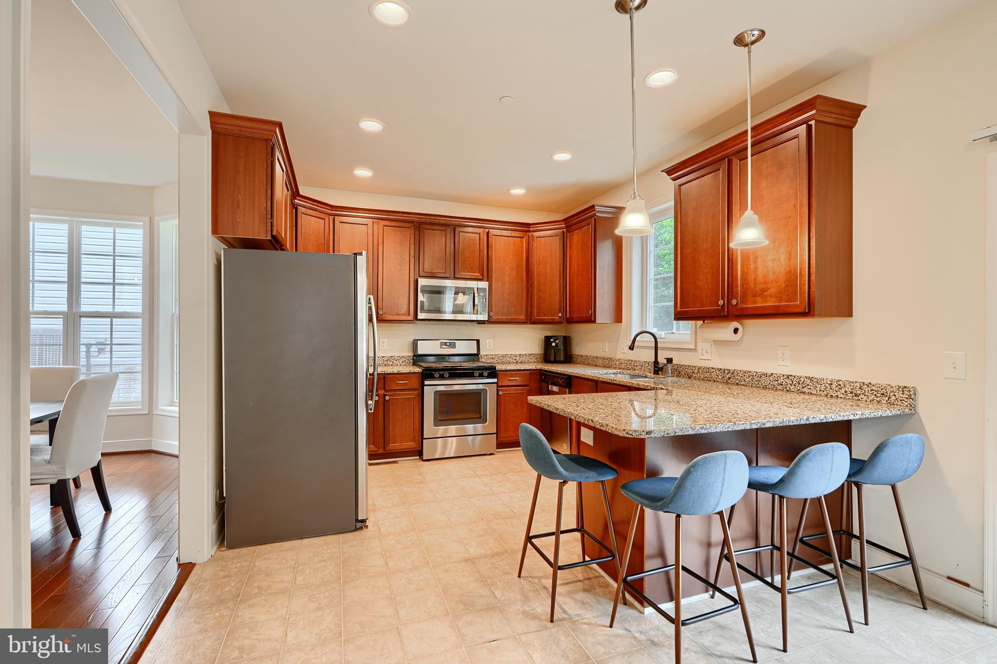 FIELDSTONE MANOR CONDO - Residential