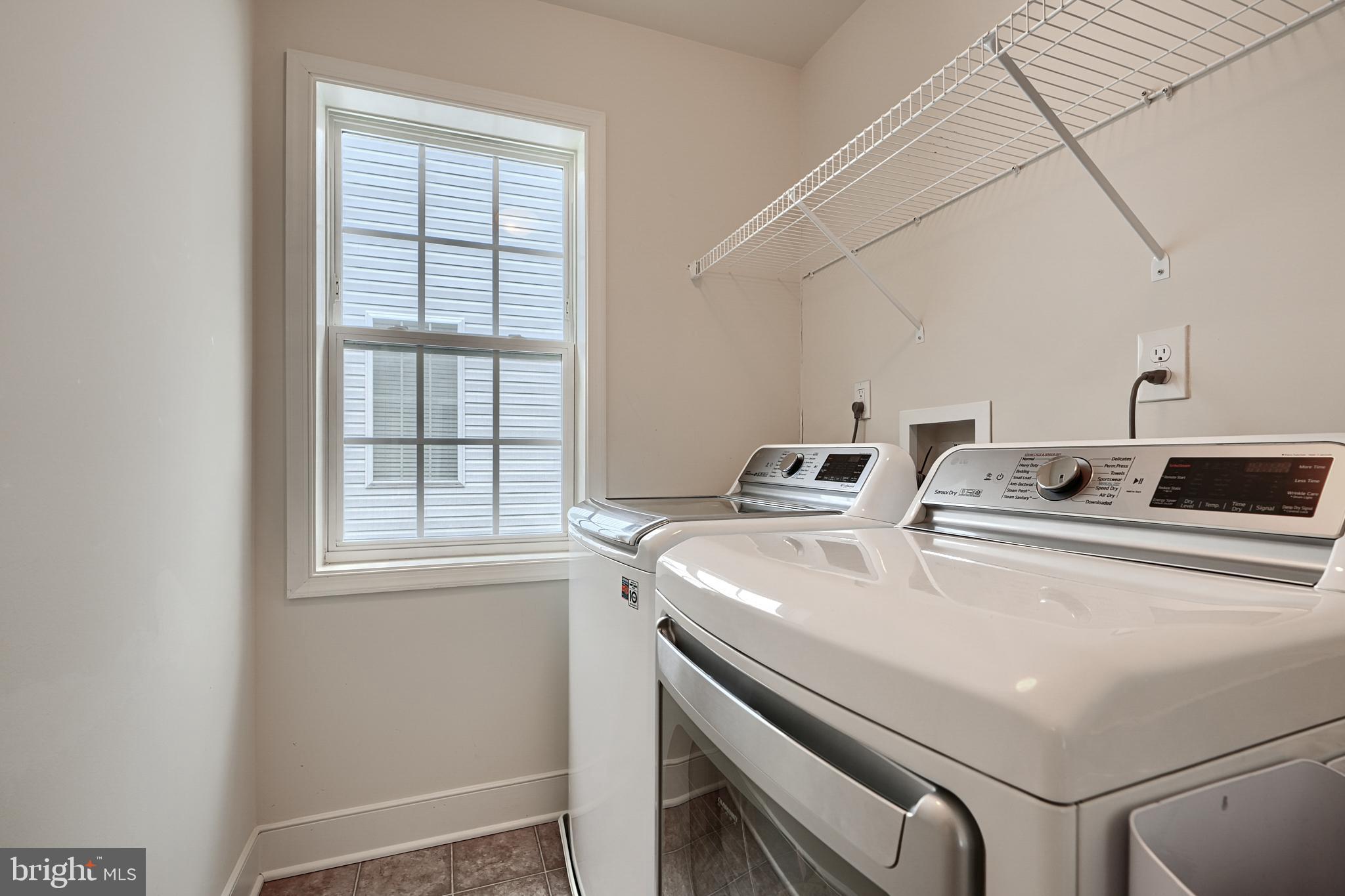 FIELDSTONE MANOR CONDO - Residential