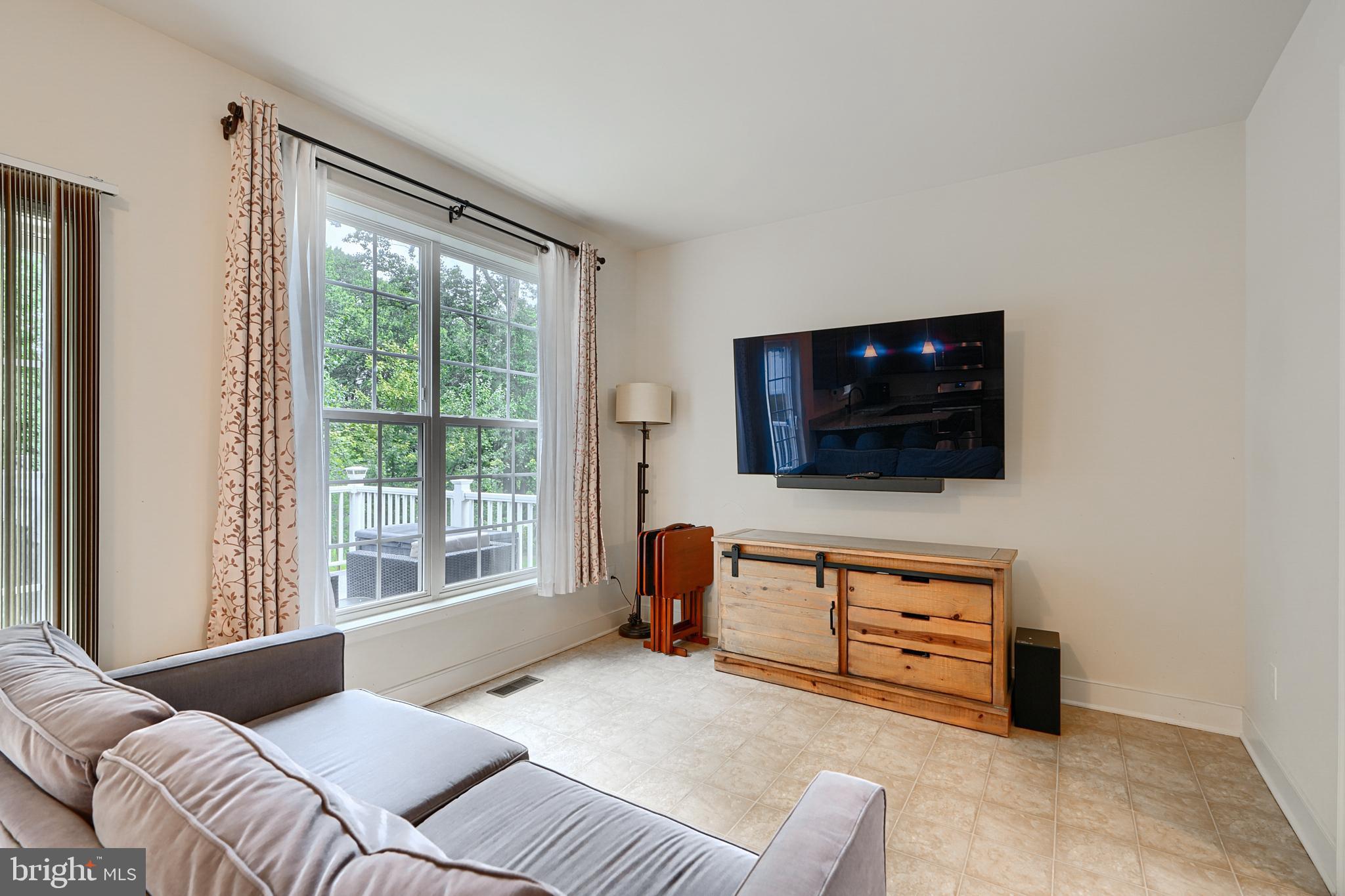 FIELDSTONE MANOR CONDO - Residential