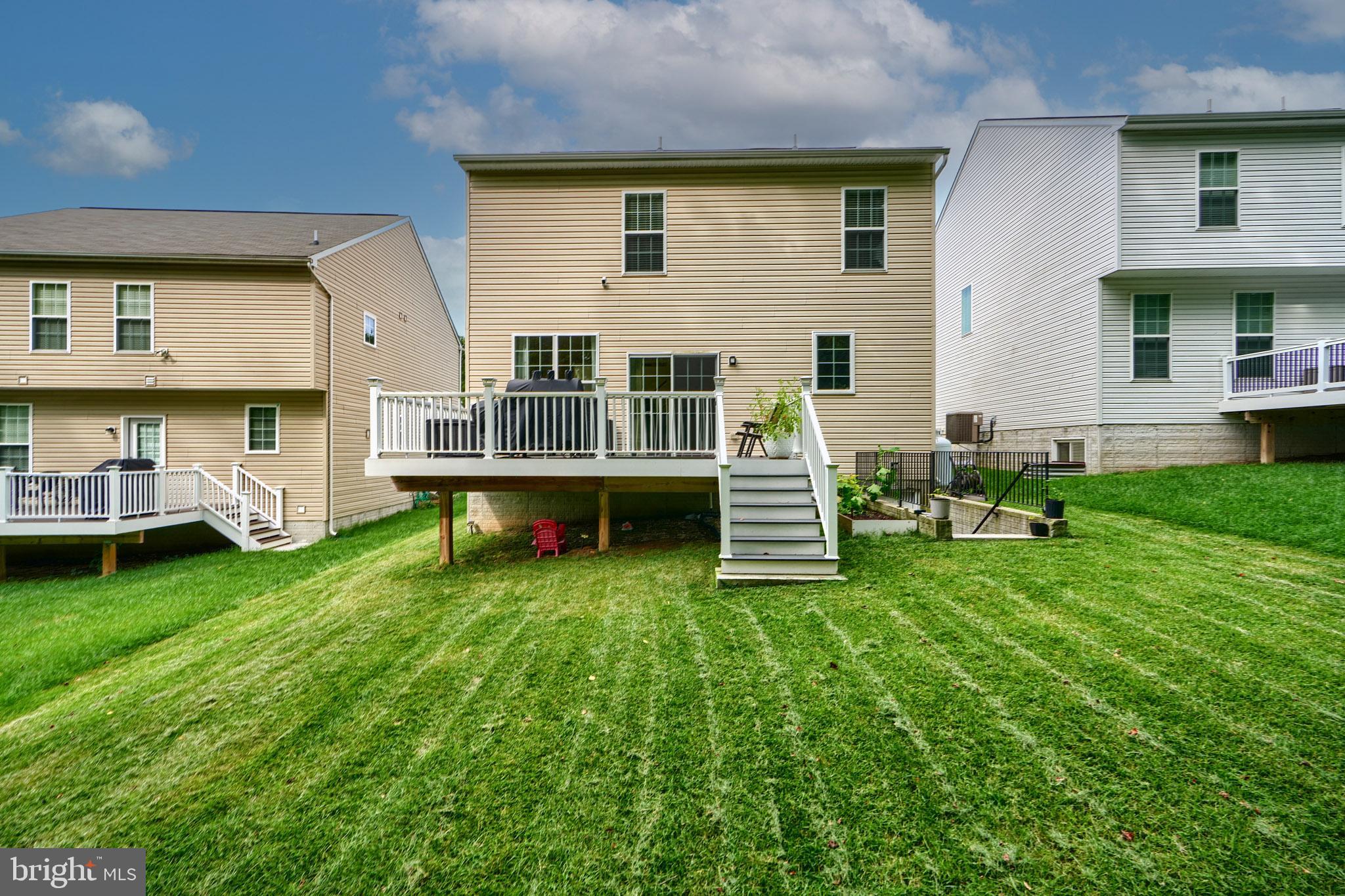 FIELDSTONE MANOR CONDO - Residential