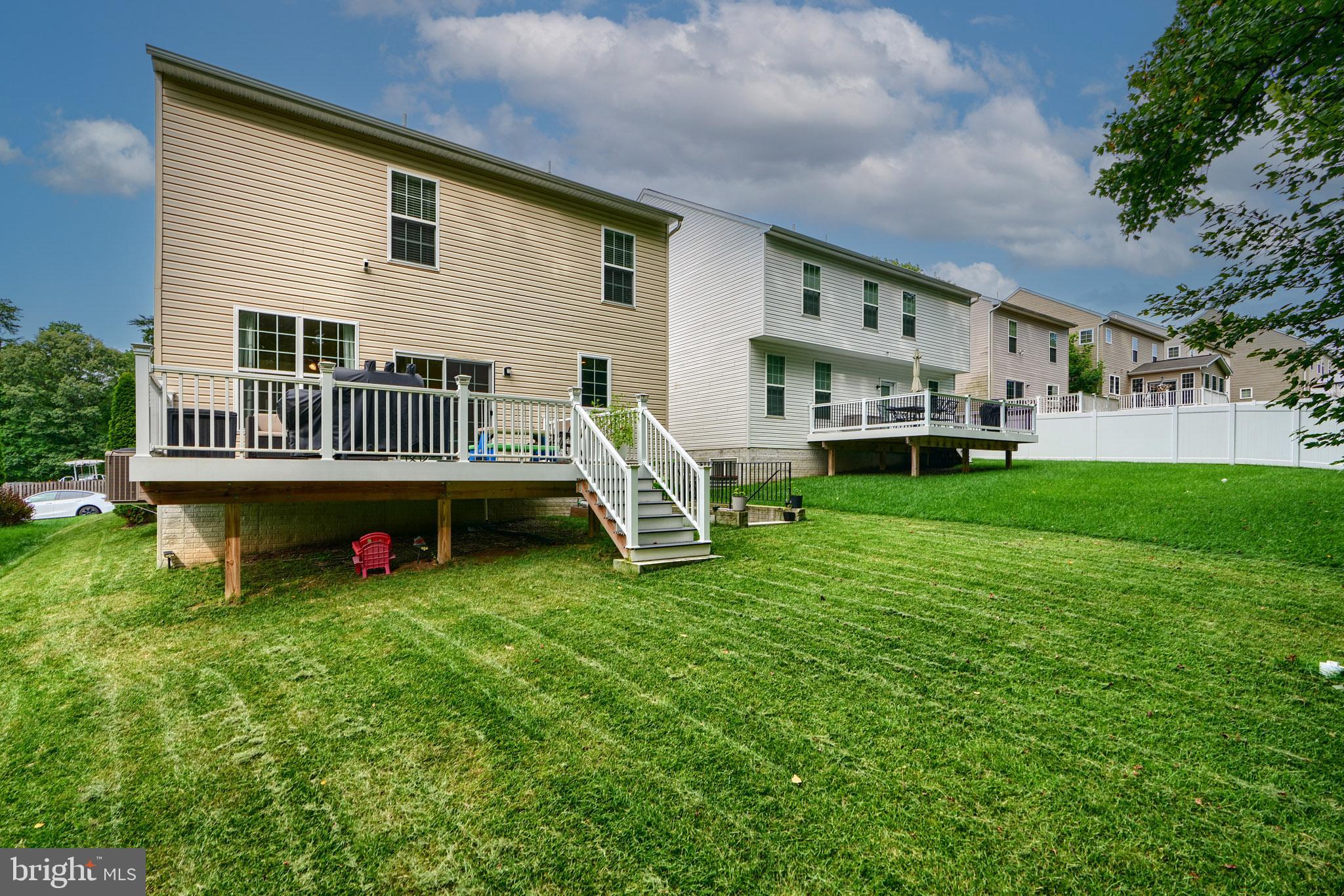 FIELDSTONE MANOR CONDO - Residential