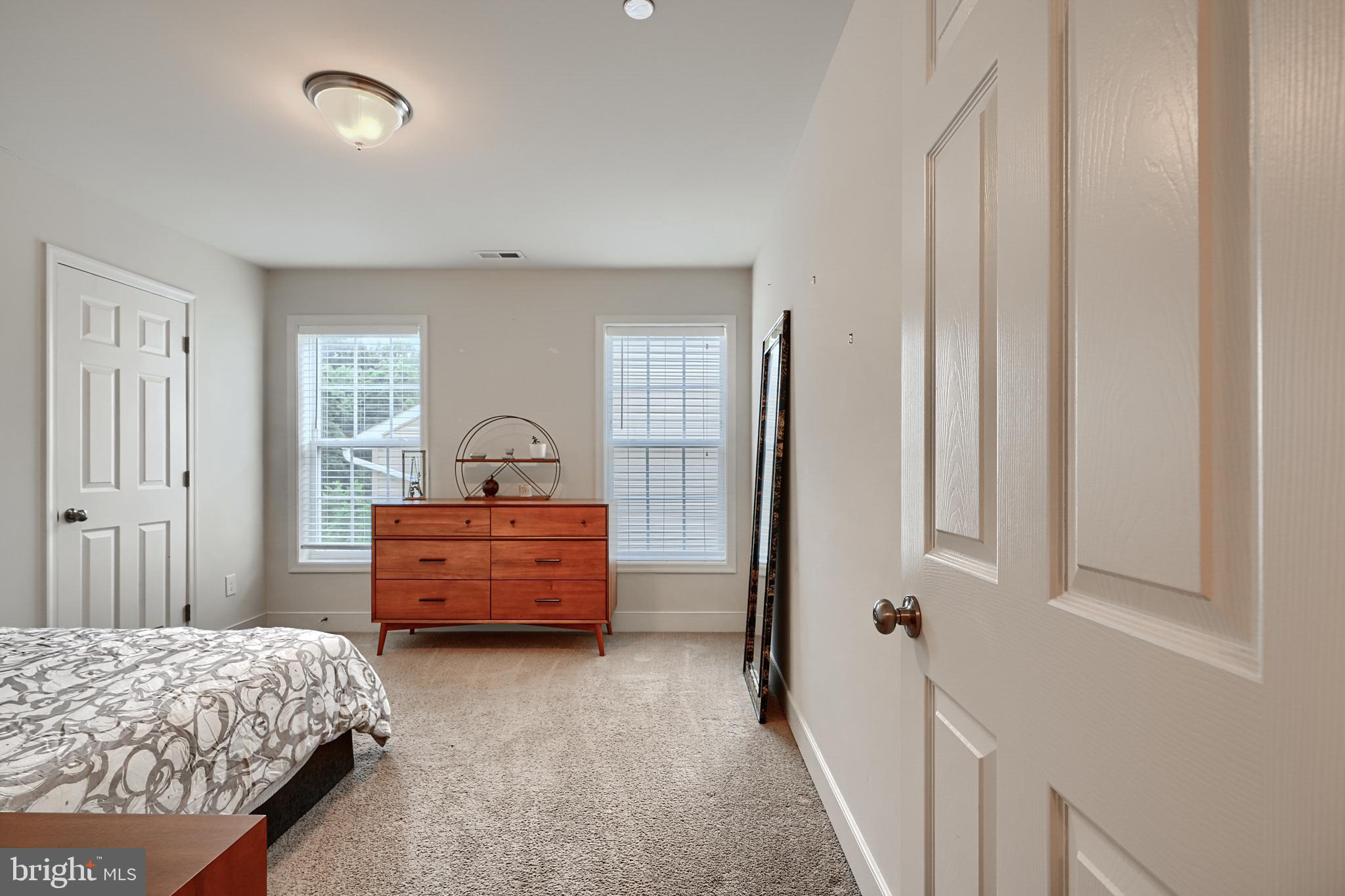 FIELDSTONE MANOR CONDO - Residential