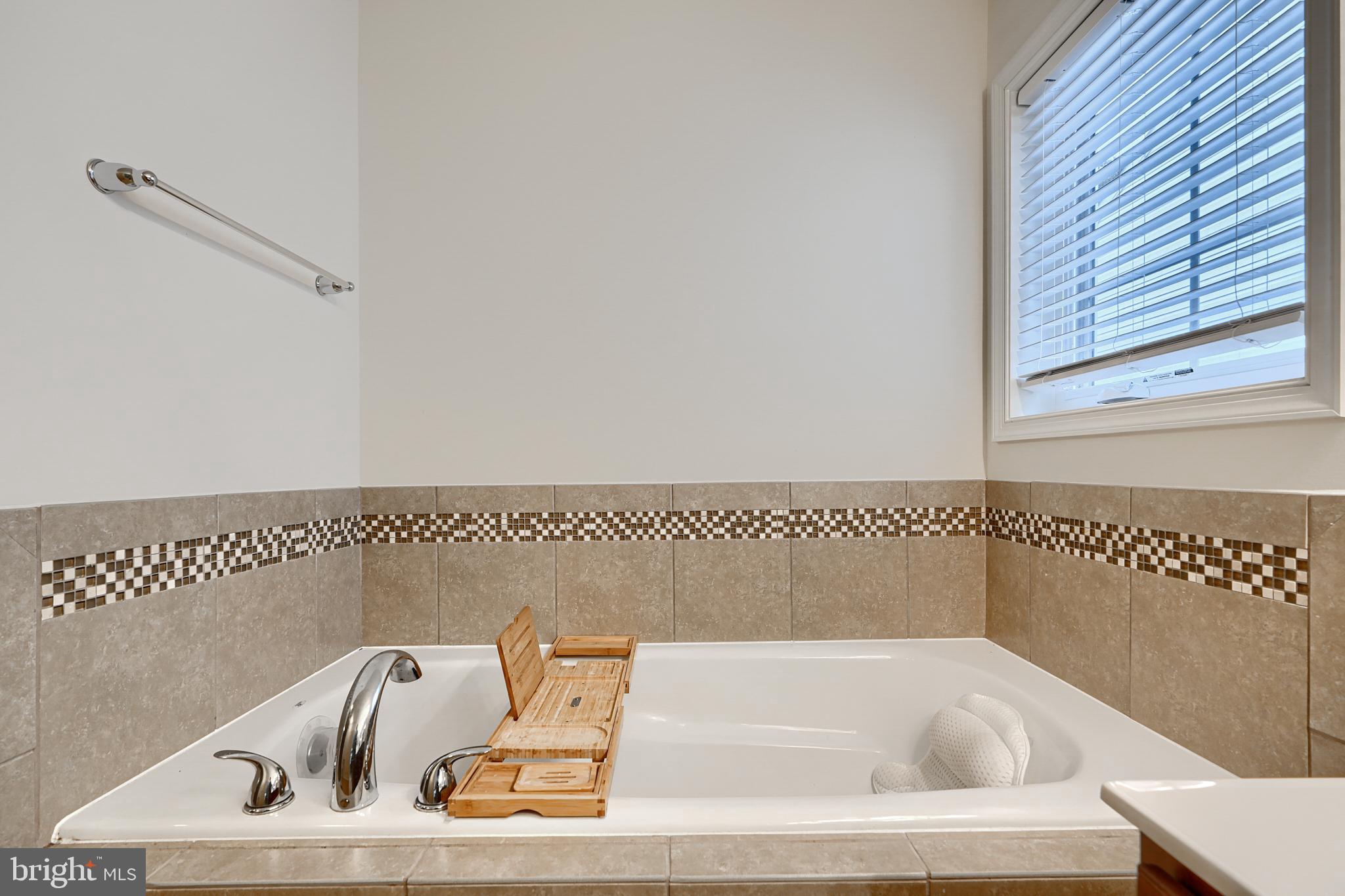 FIELDSTONE MANOR CONDO - Residential