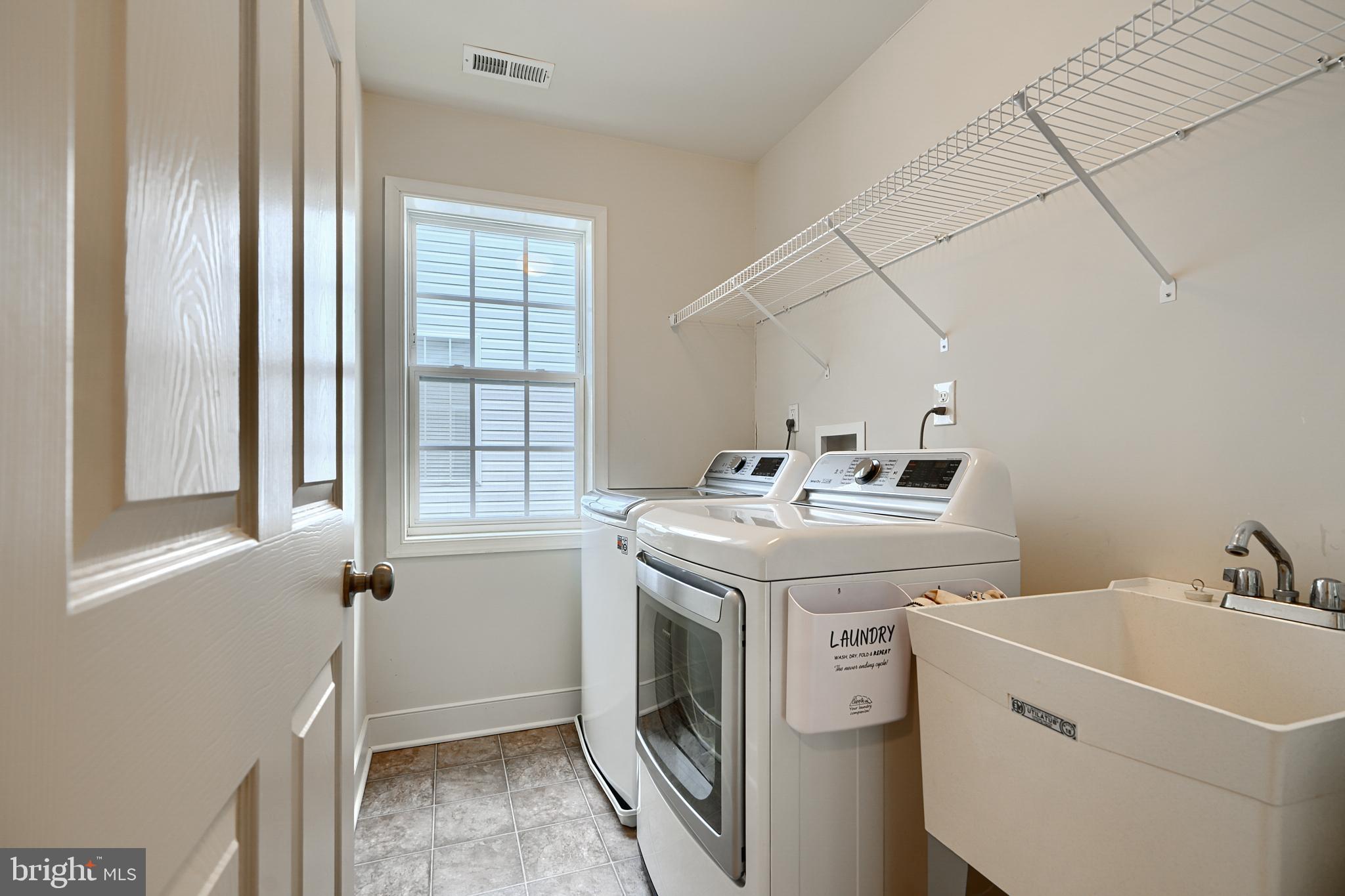 FIELDSTONE MANOR CONDO - Residential