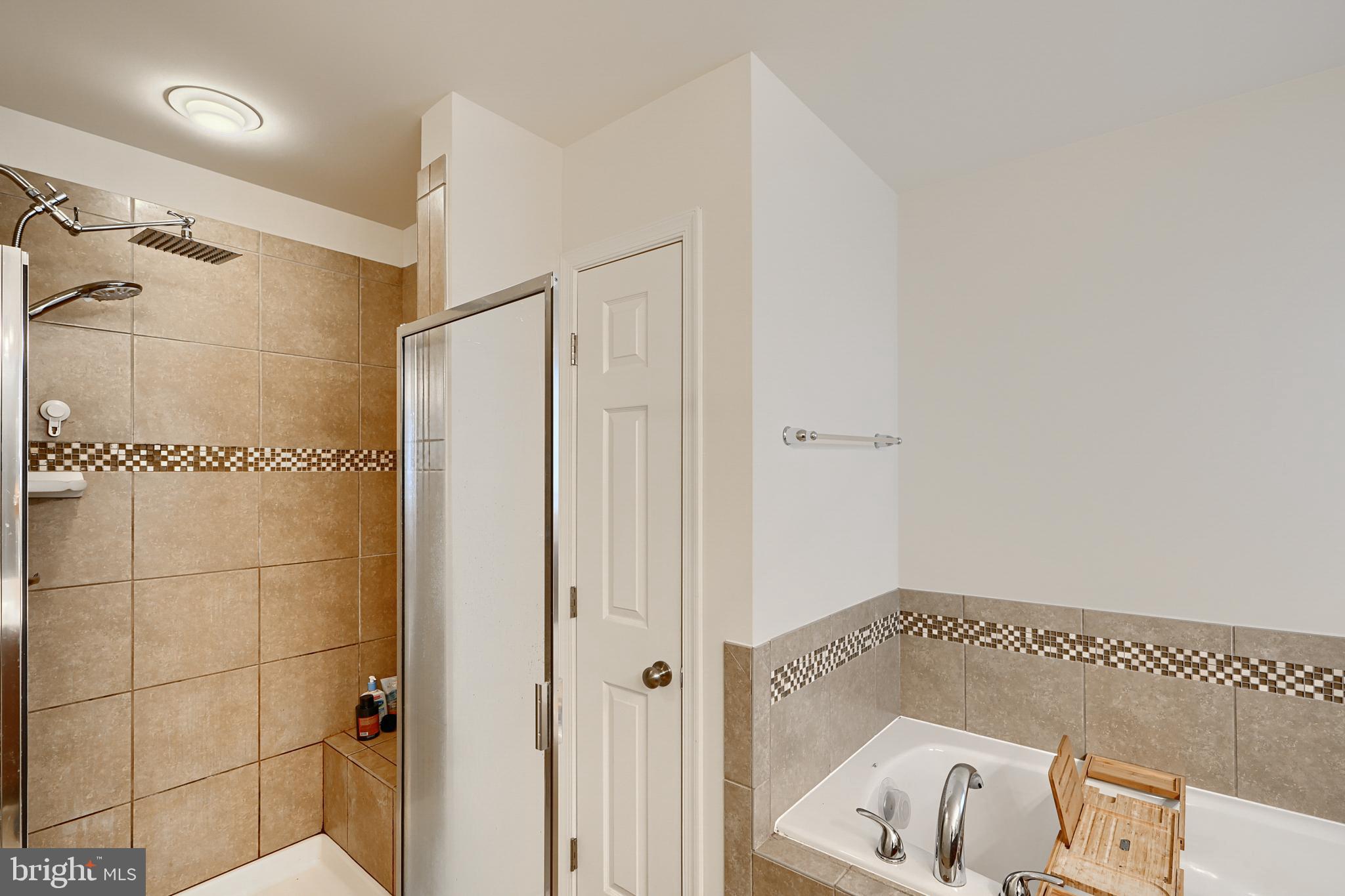 FIELDSTONE MANOR CONDO - Residential