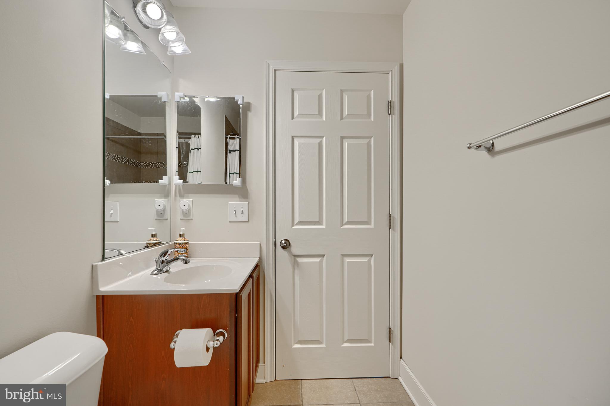 FIELDSTONE MANOR CONDO - Residential