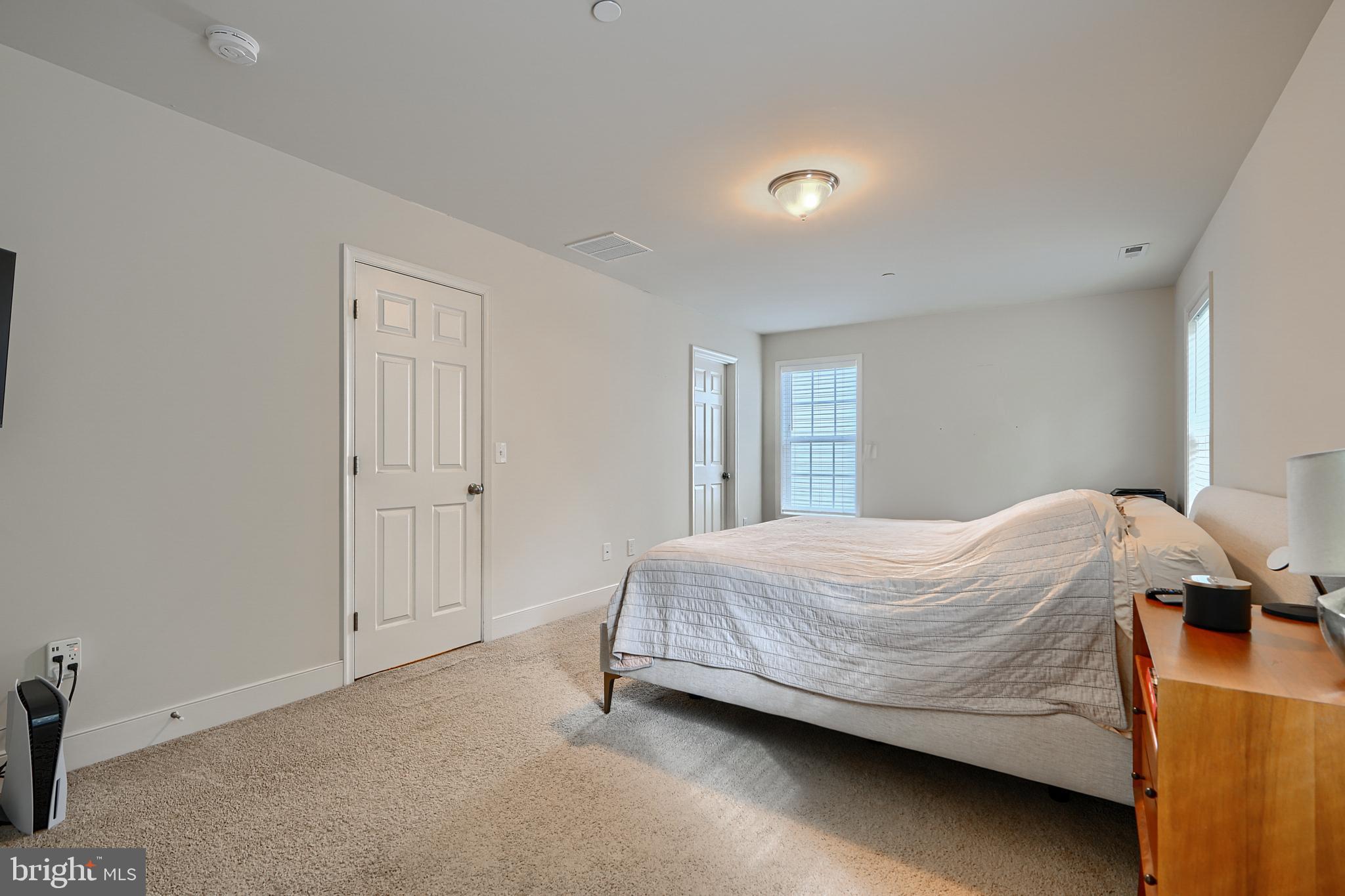 FIELDSTONE MANOR CONDO - Residential