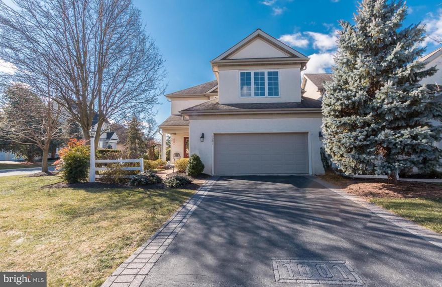 Bright open floor plan with almost 3,000 square feet of living space in this Villa sited on a large corner lot with extensive landscaping, oversized patio and plenty of privacy. Home features hardwood floors on both floors, large eat in kitchen, huge master suite (new carpet) with 2 WIC. This Villa has an expanded footprint to give it that nice homey feel. Oversized garage with man door. This one feels like home!  Excluded Items: Surround Sound..