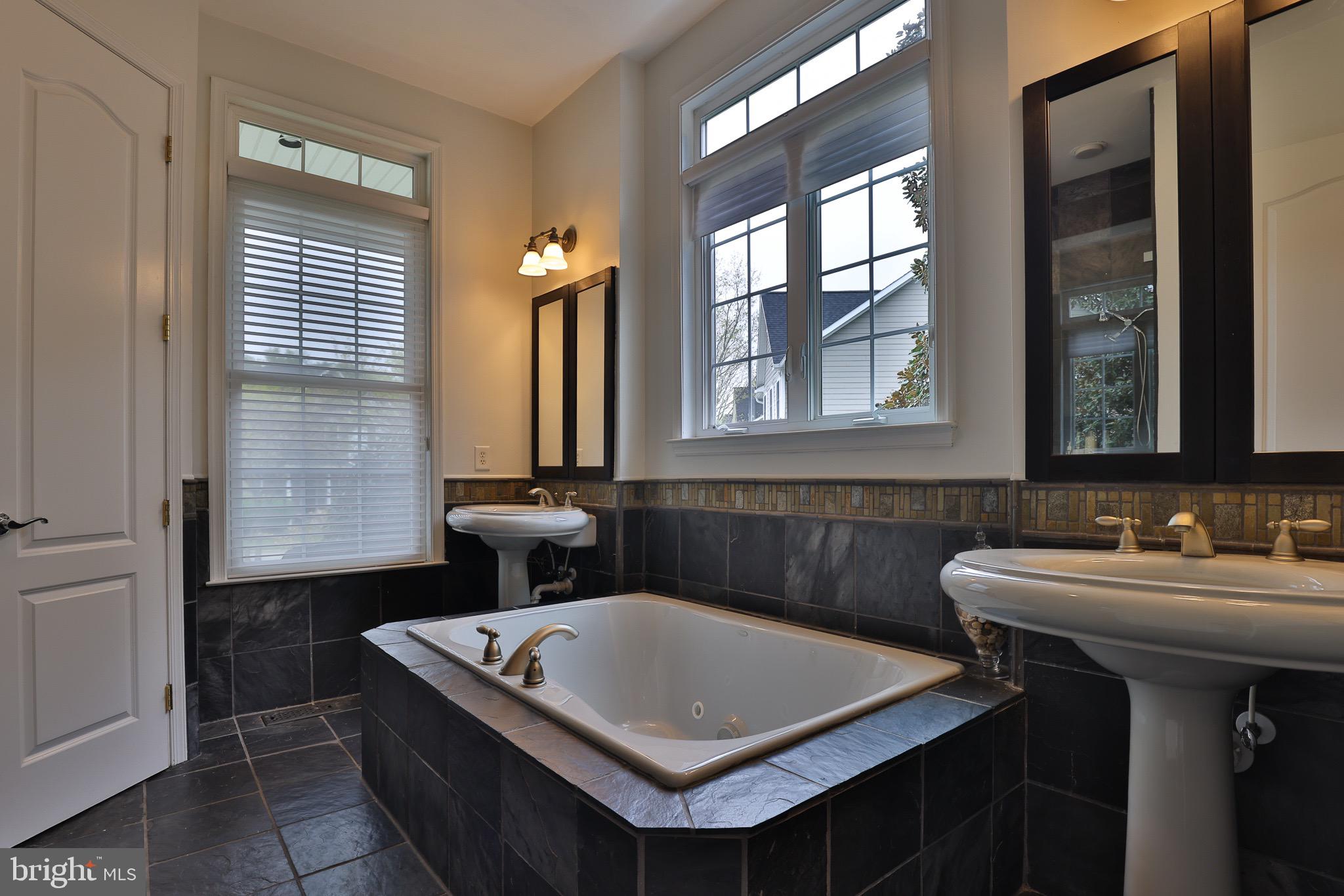 NORTH ROLAND PARK - Residential