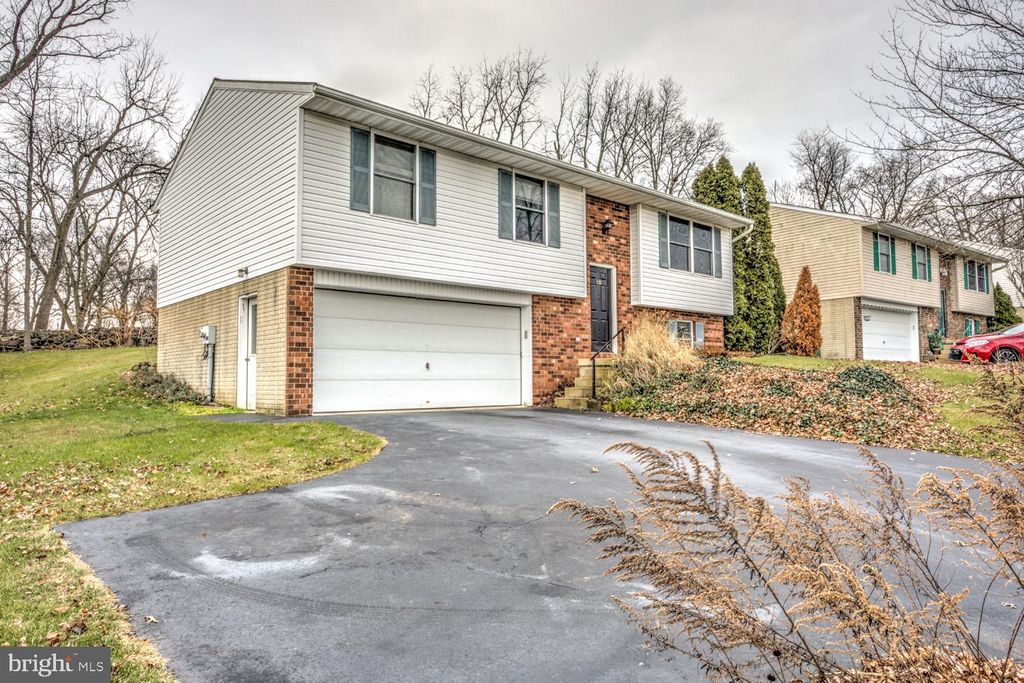 Photo of 10 HAYLOFT RD, DENVER, PA 17517 (MLS # PALA2029194)