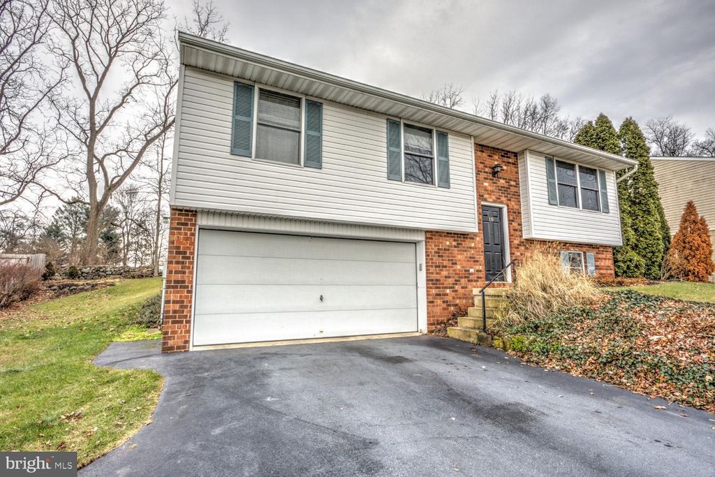 Photo of 10 HAYLOFT RD, DENVER, PA 17517 (MLS # PALA2029194)