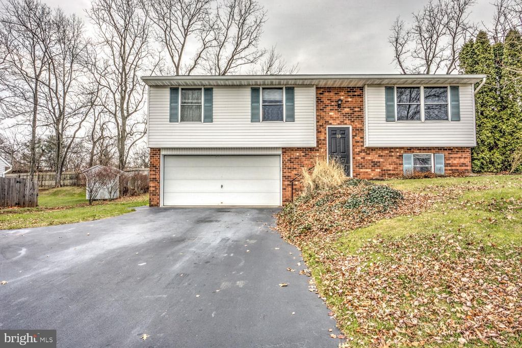 Photo of 10 HAYLOFT RD, DENVER, PA 17517 (MLS # PALA2029194)