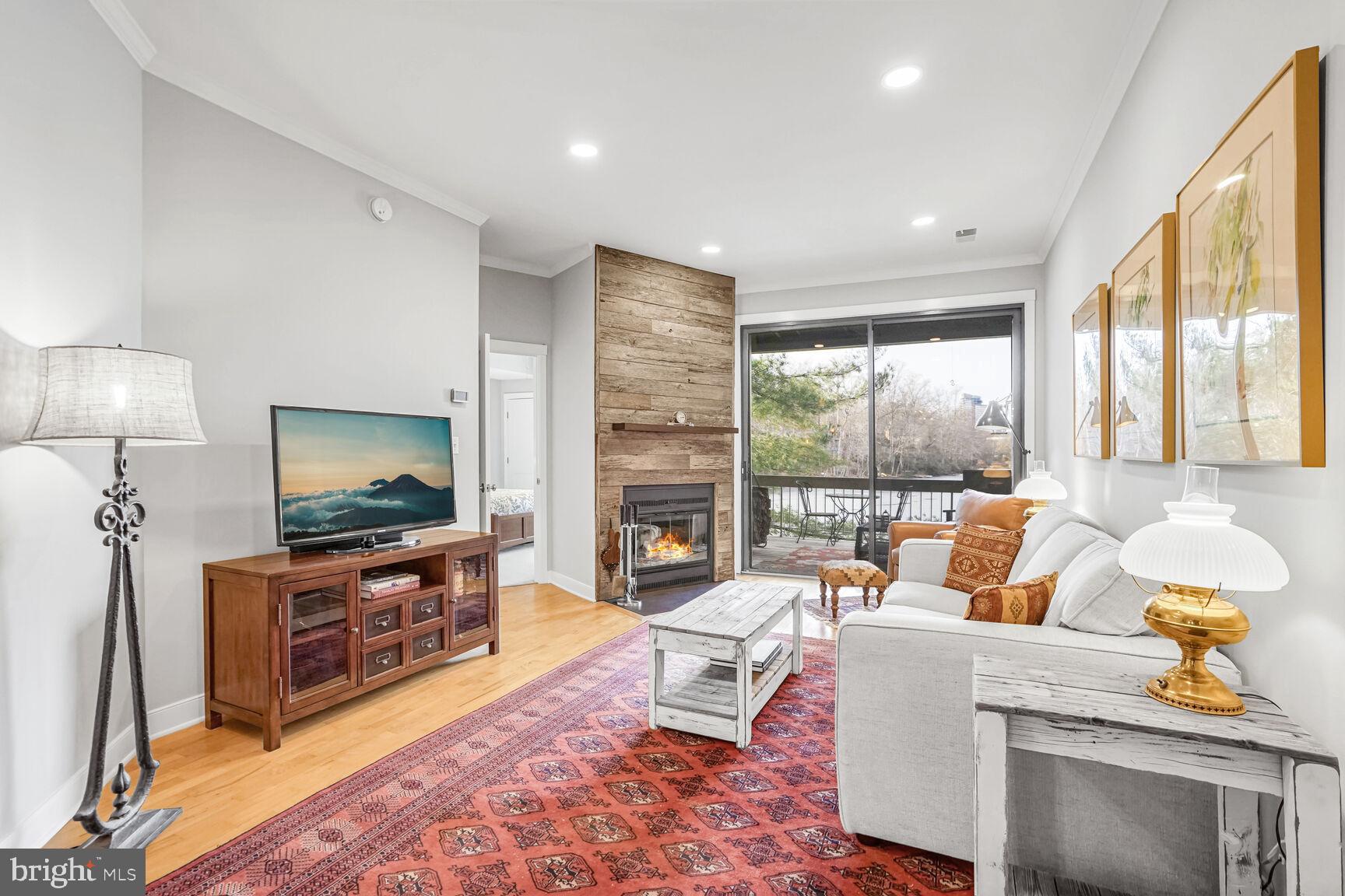 HARBOR POINT - Residential