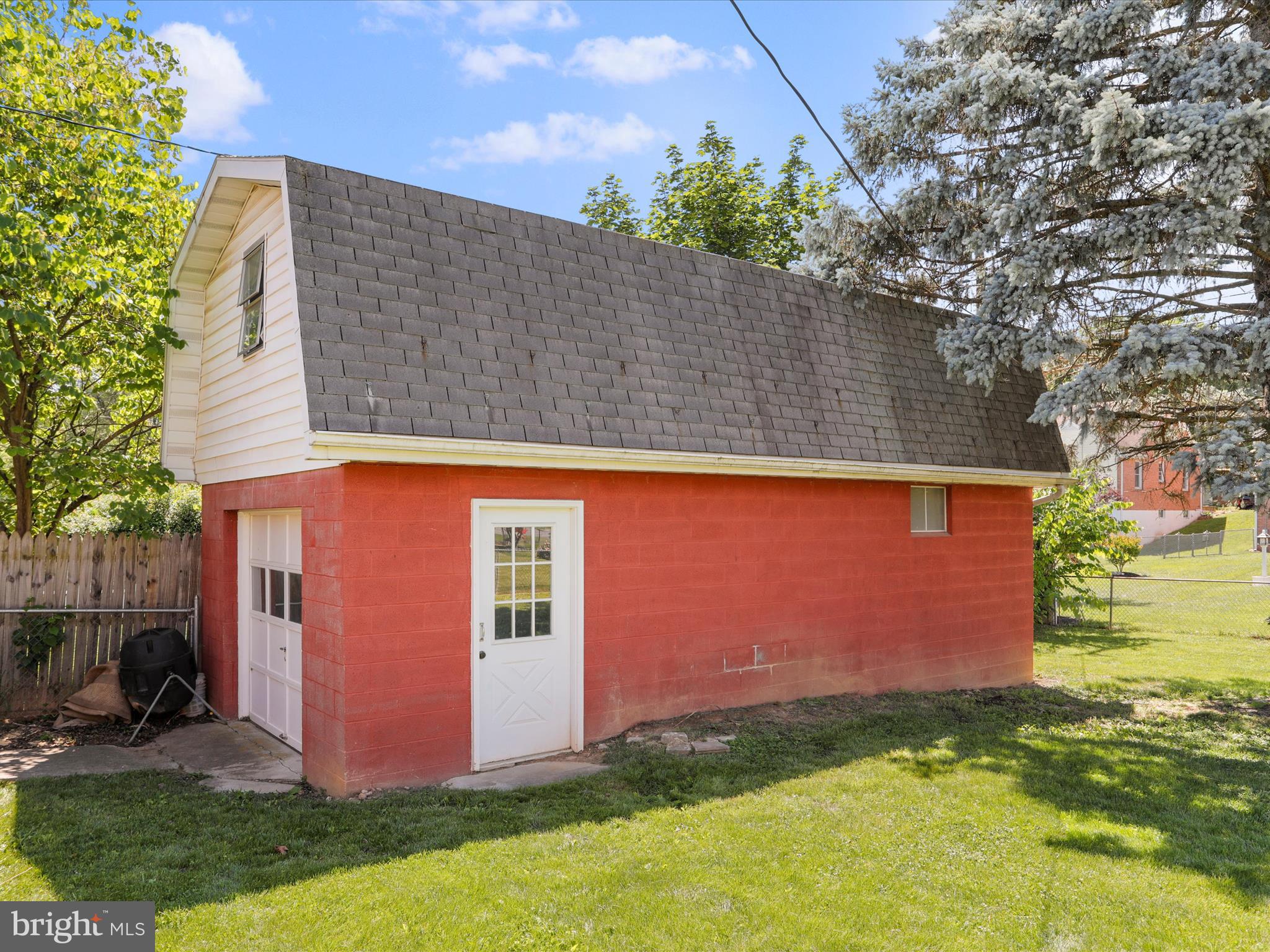 BERKELEY MANOR - Residential