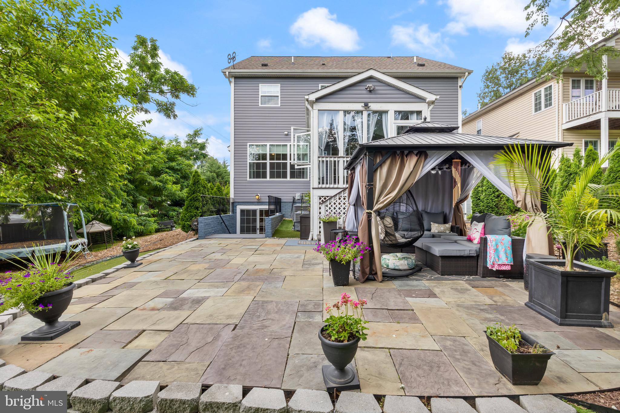 NORTH KENSINGTON - Residential